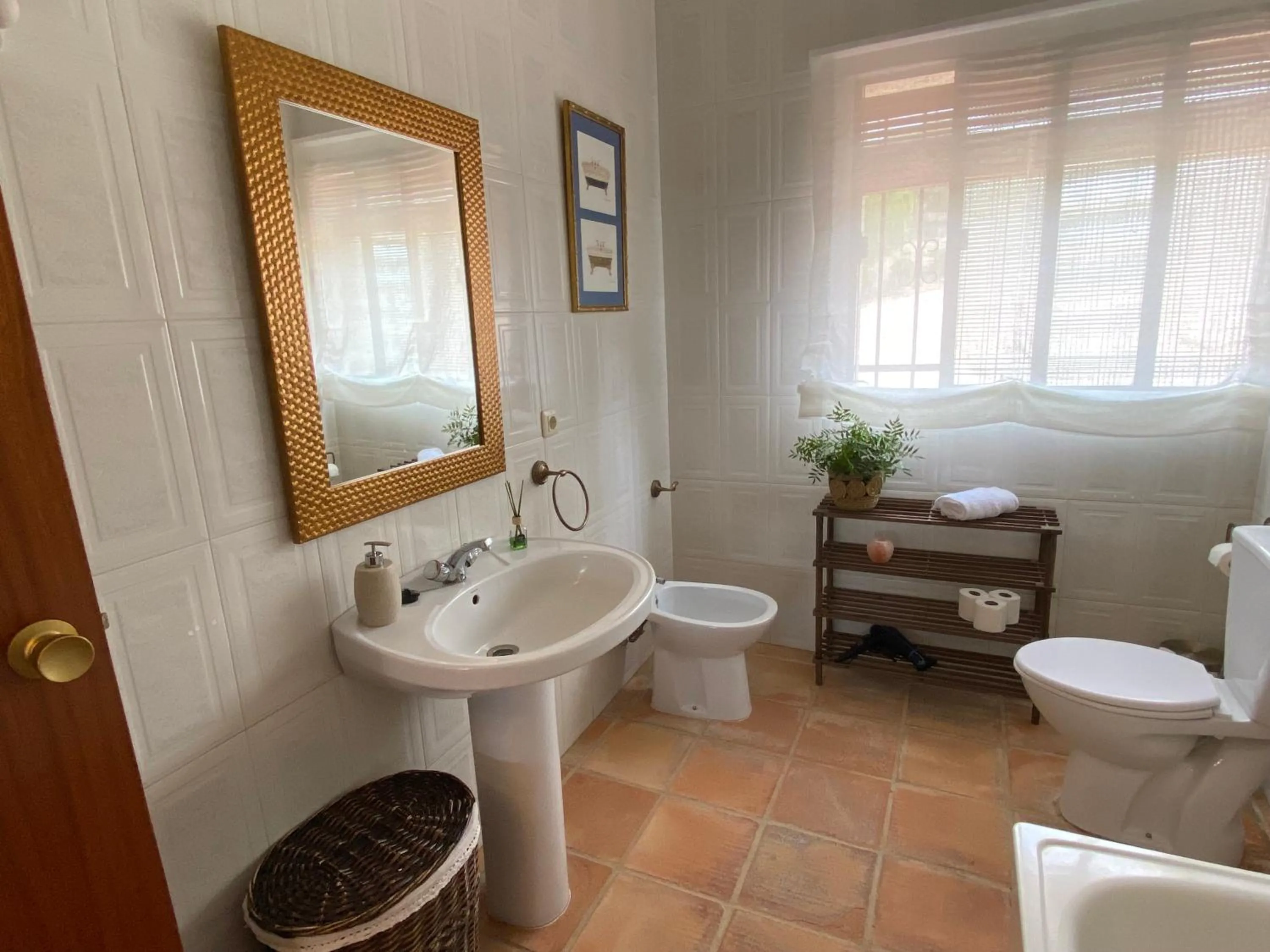 Bathroom in Las Chorreras del Orejón 1