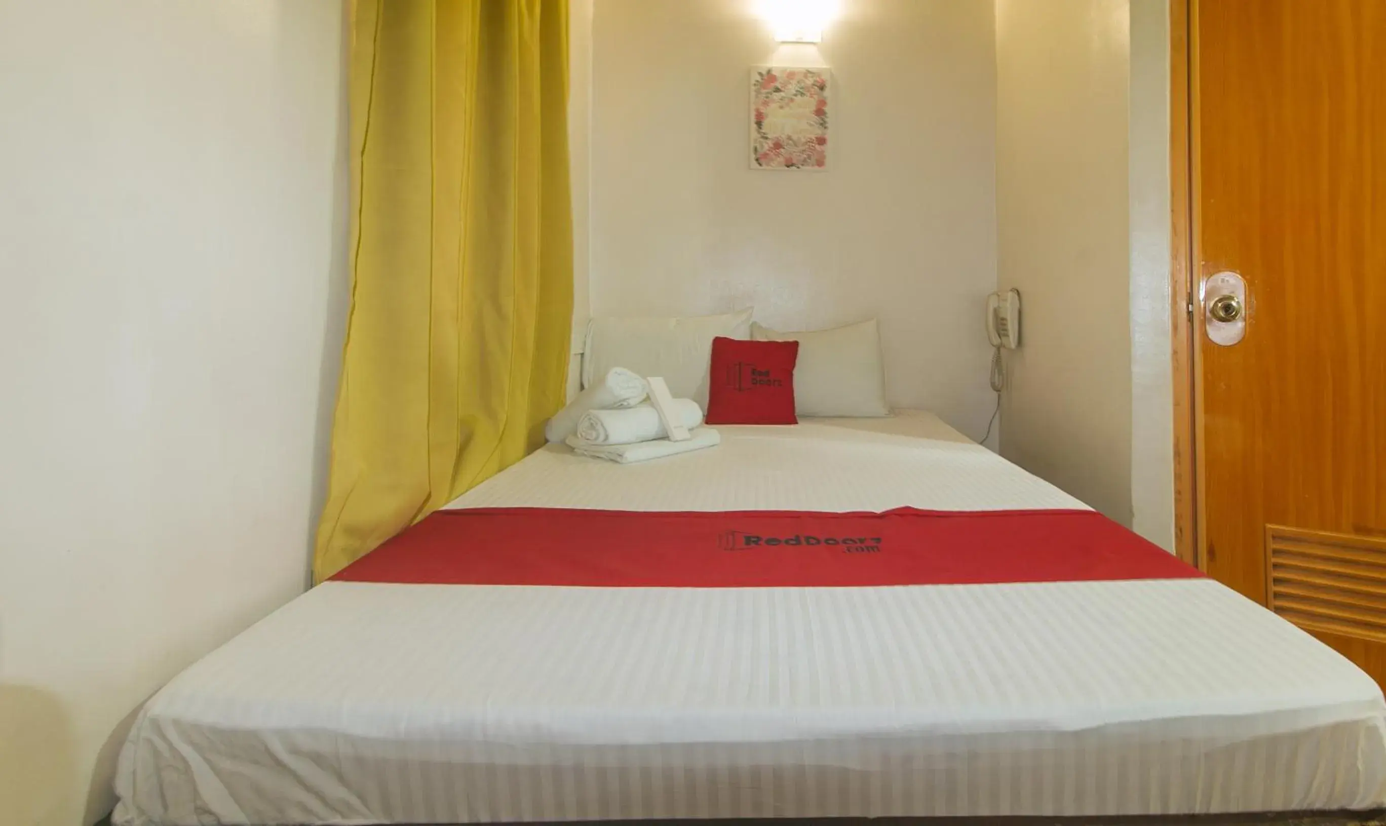 Bed in RedDoorz near EDSA Camp Crame Bed in RedDoorz near EDSA Camp Crame