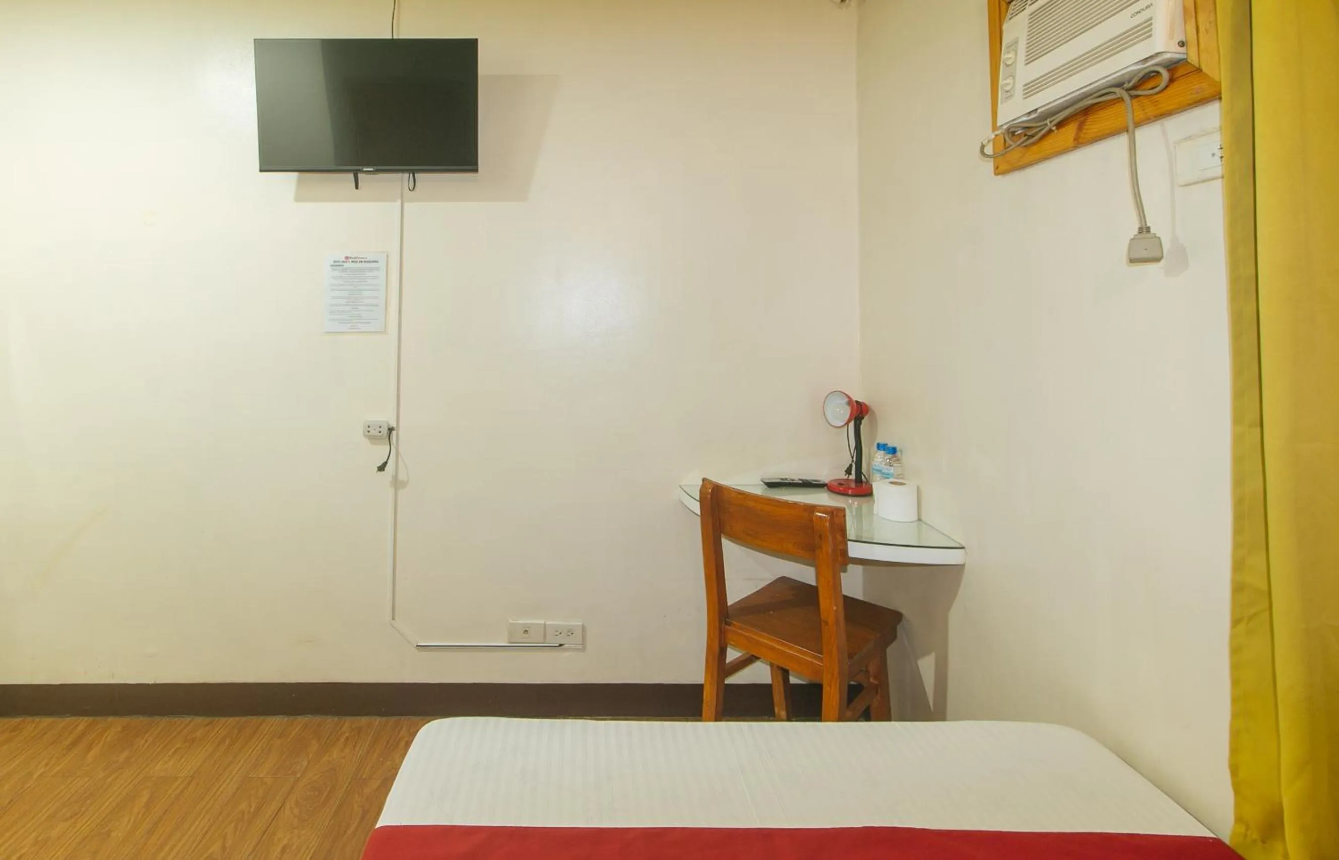 TV and multimedia, Bed in RedDoorz near EDSA Camp Crame