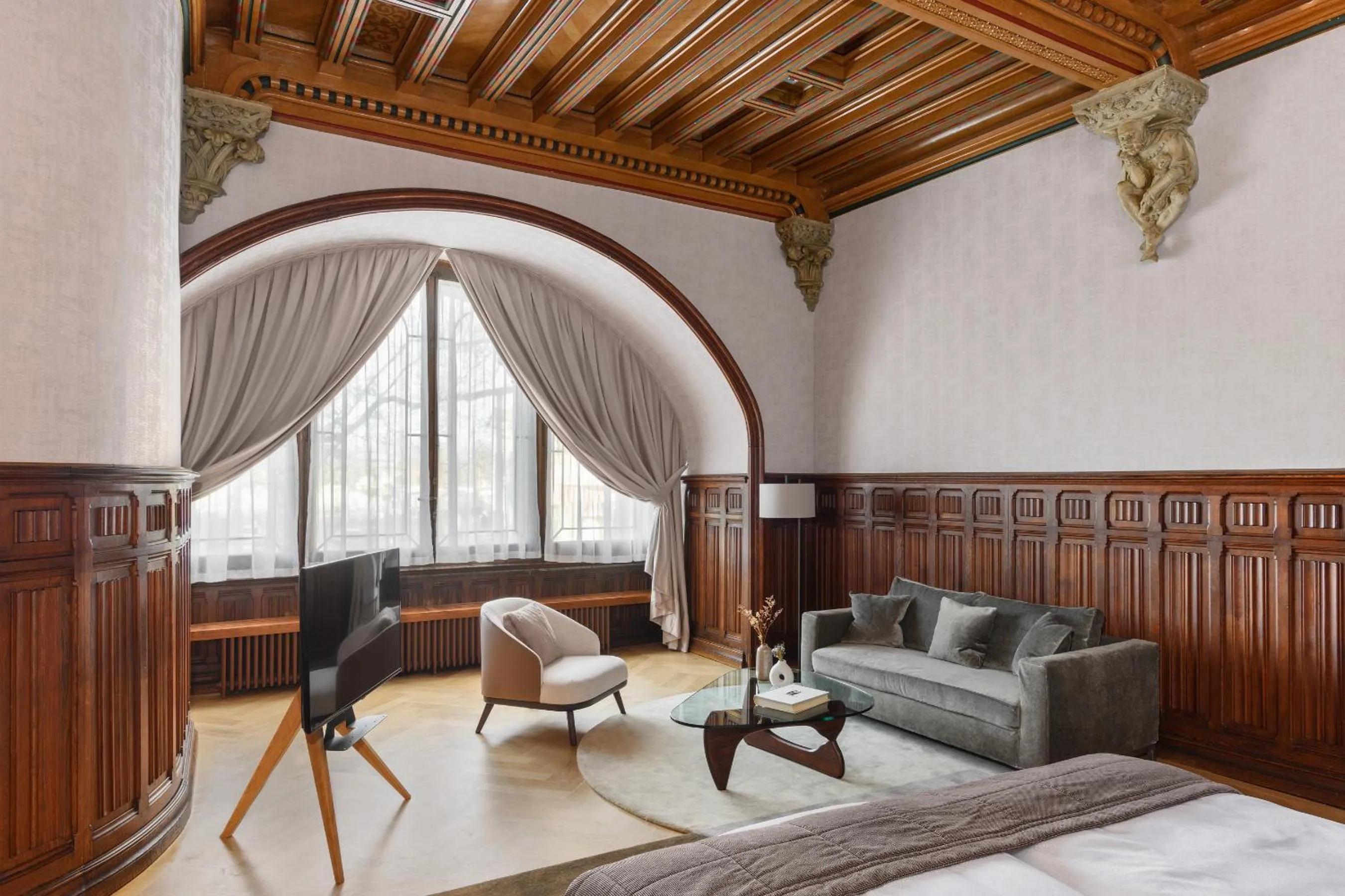 Bedroom, Bed in Château d'Ouchy