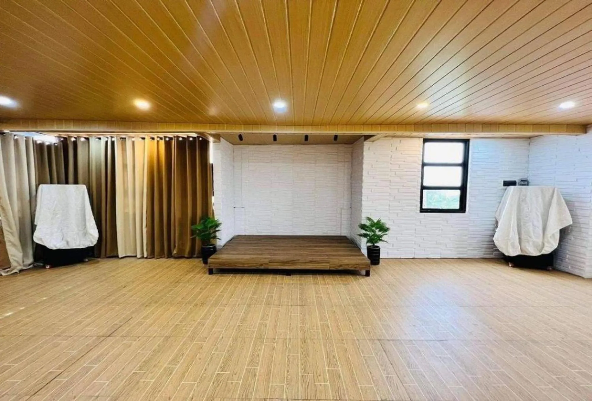 Area and facilities in RedDoorz at RJs Bldg near Lyceum Gen Trias Cavite