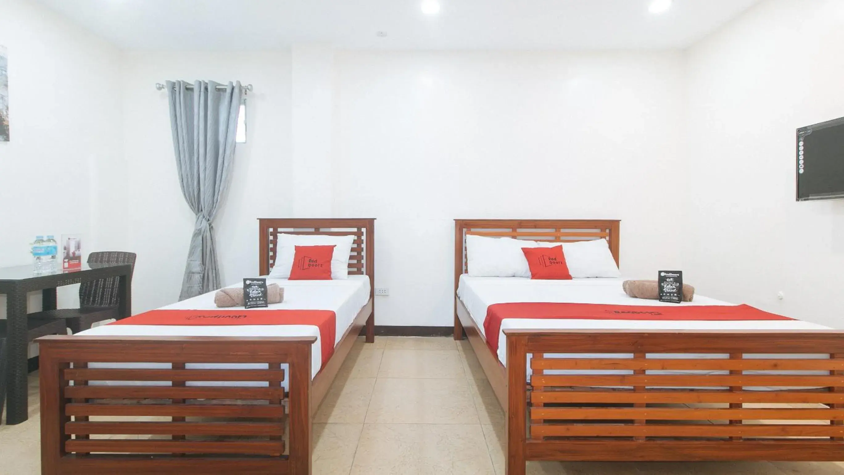 Family Room in RedDoorz at RJs Bldg near Lyceum Gen Trias Cavite Family Room in RedDoorz at RJs Bldg near Lyceum Gen Trias Cavite