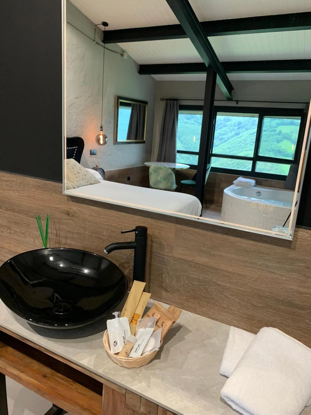 Toilet, Bed in LA ALDEA SOÑADA