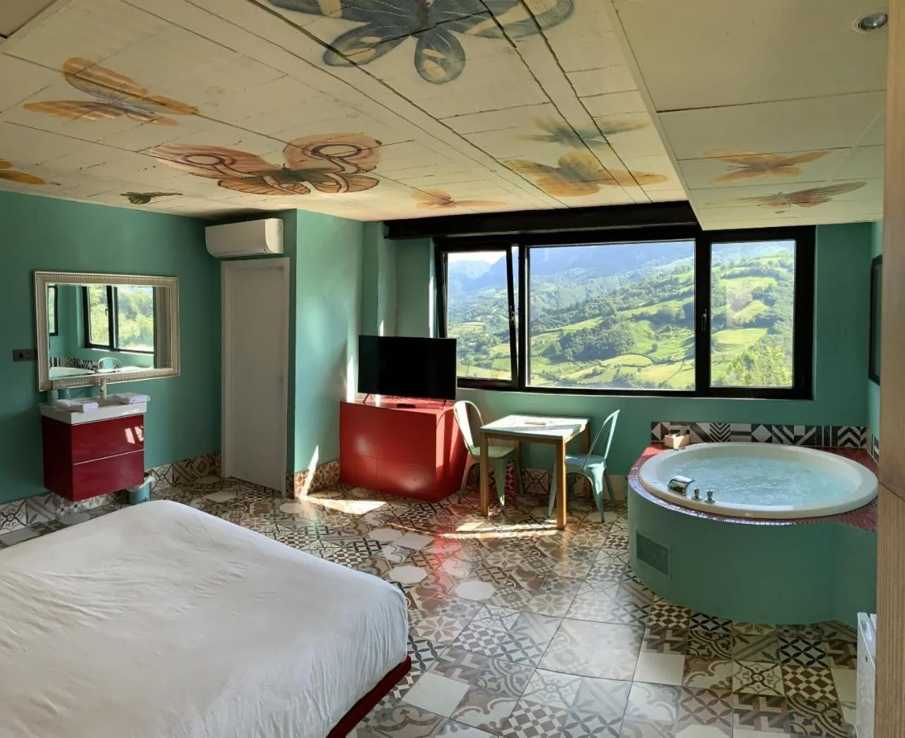Hot Tub, Bed in LA ALDEA SOÑADA