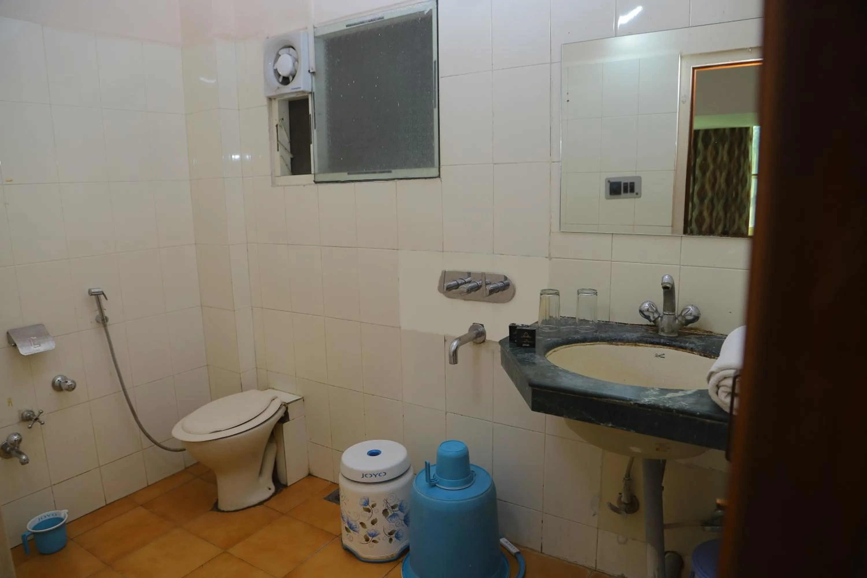 Toilet in Hotel Grand Tower