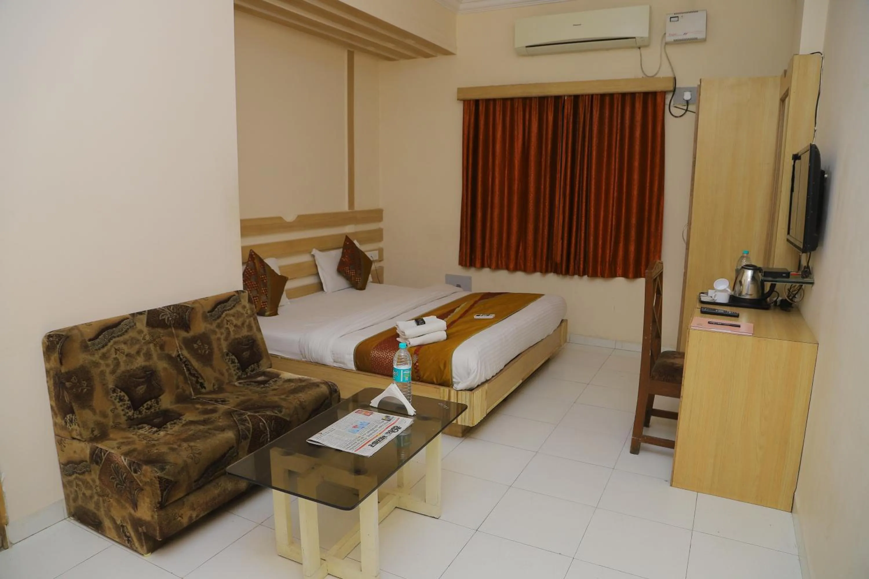 Photo of the whole room in Hotel Grand Tower