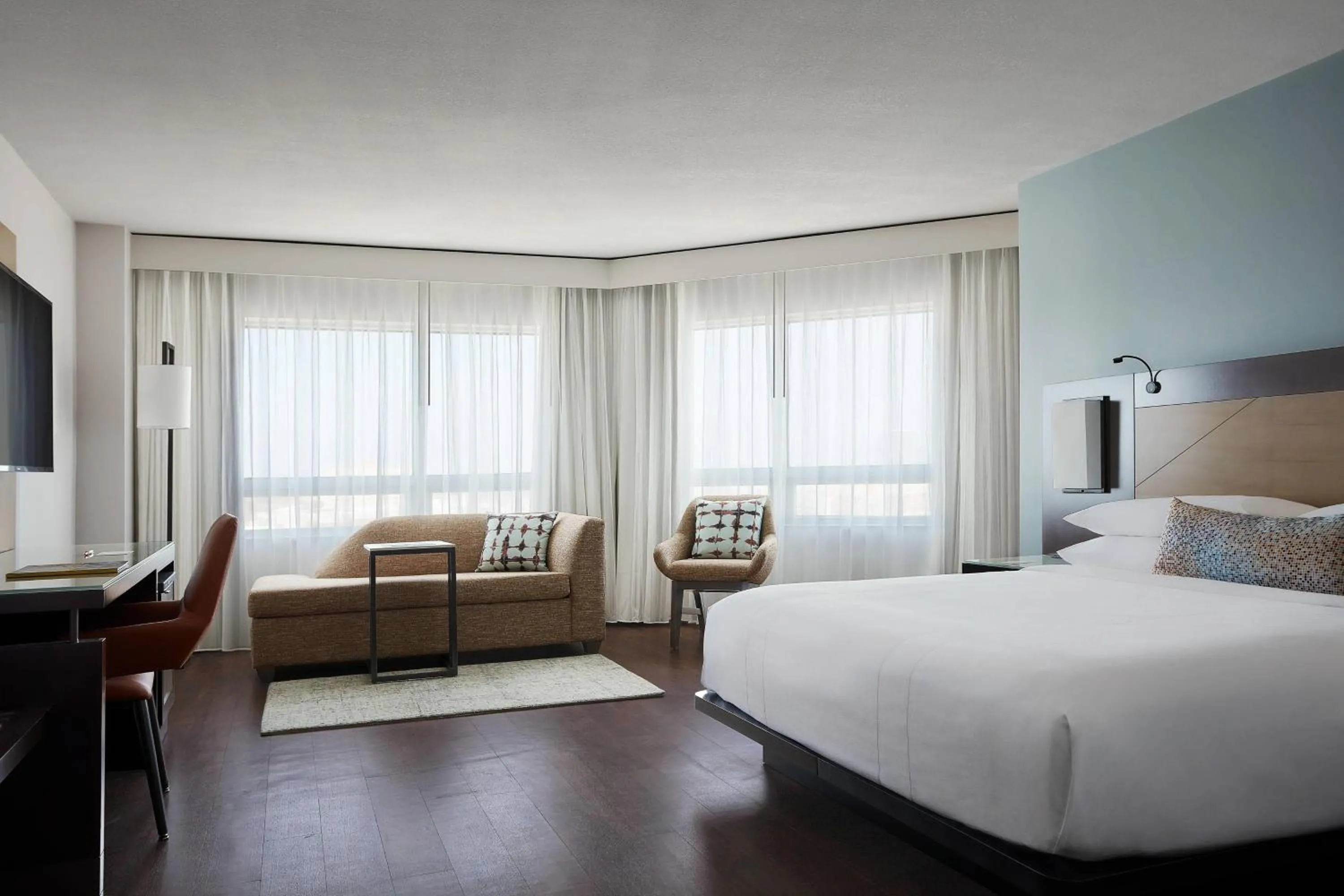 Photo of the whole room, Bed in Marriott Orlando Downtown