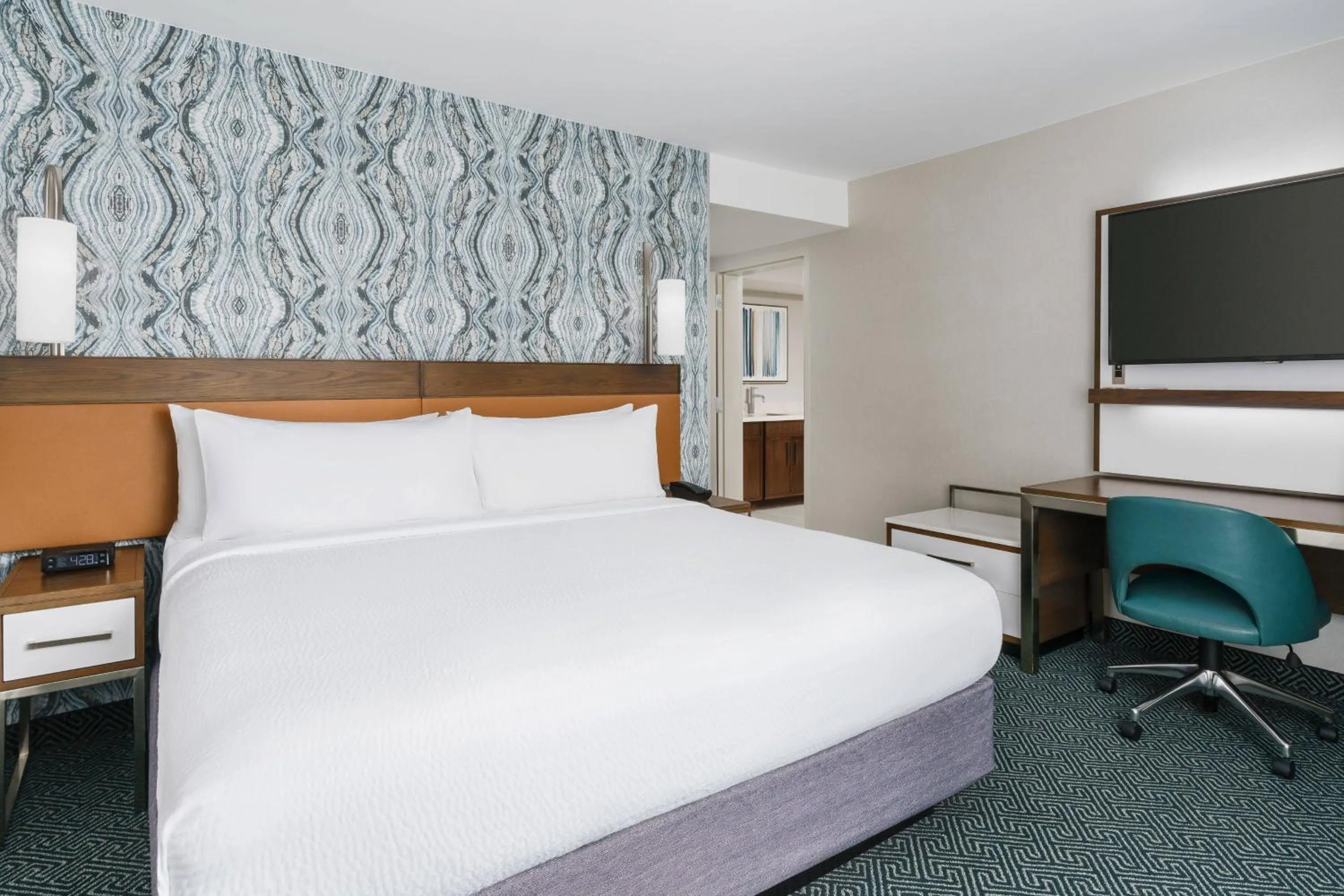 Bedroom, Bed in Courtyard by Marriott Orlando Downtown