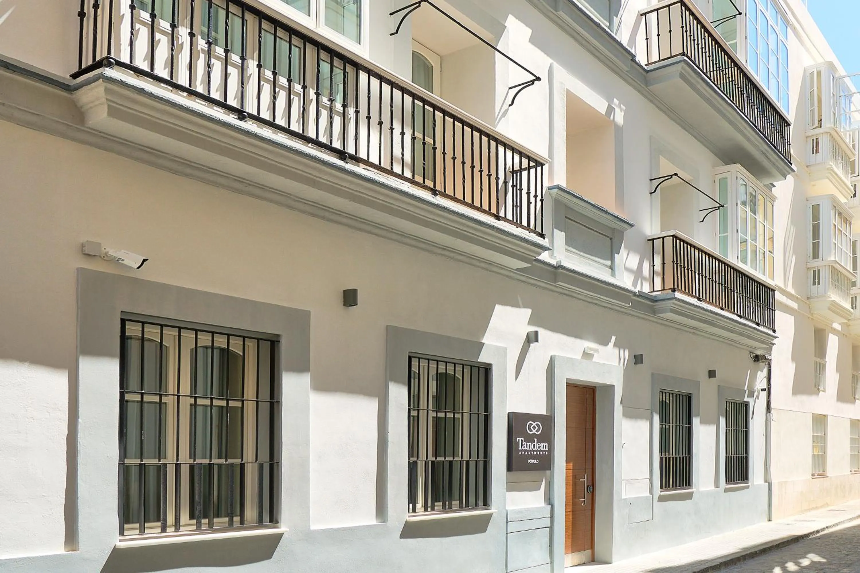 Property building in Tandem Pópulo