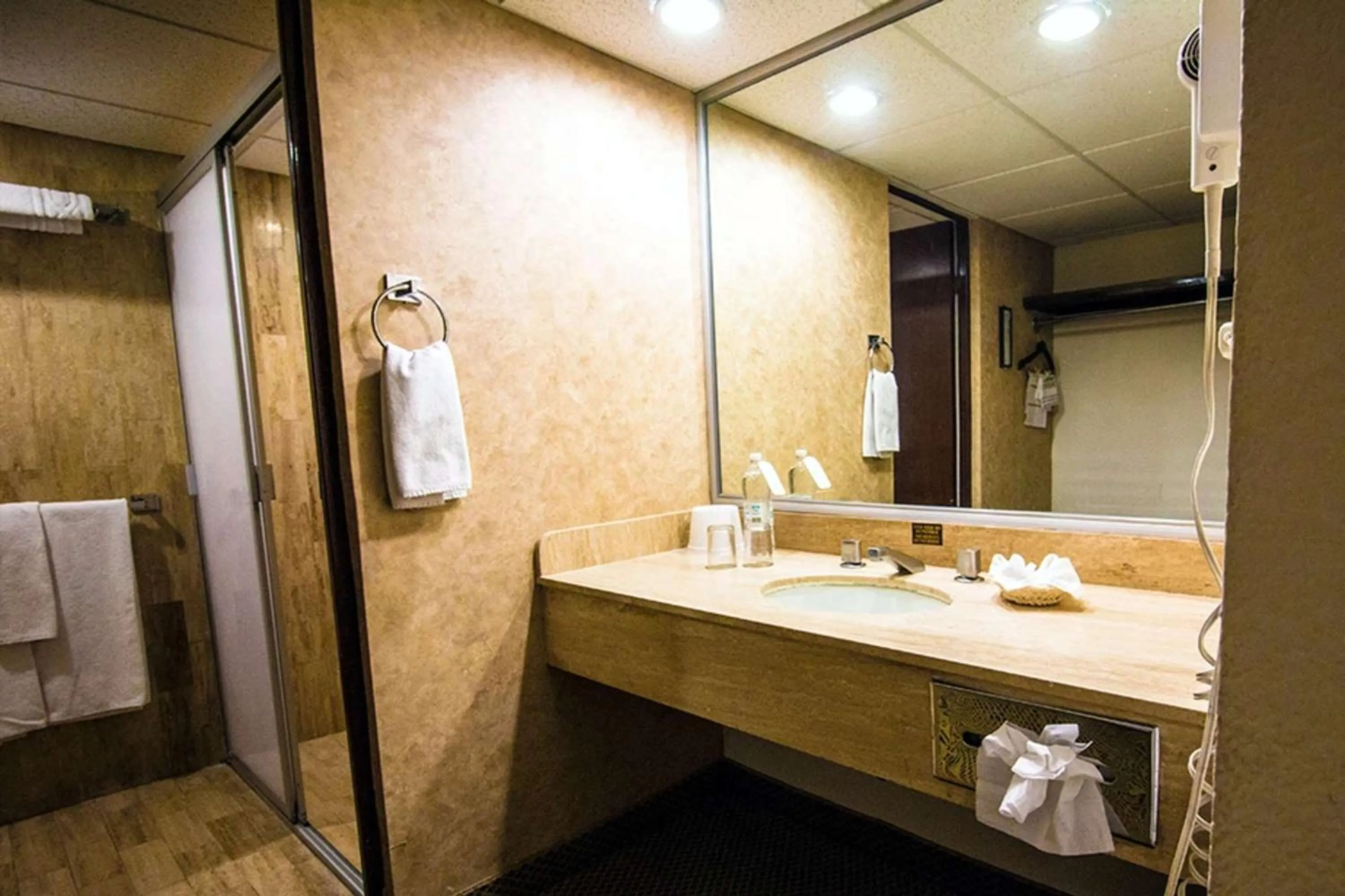 Photo of the whole room in Best Western Posada Del Rio