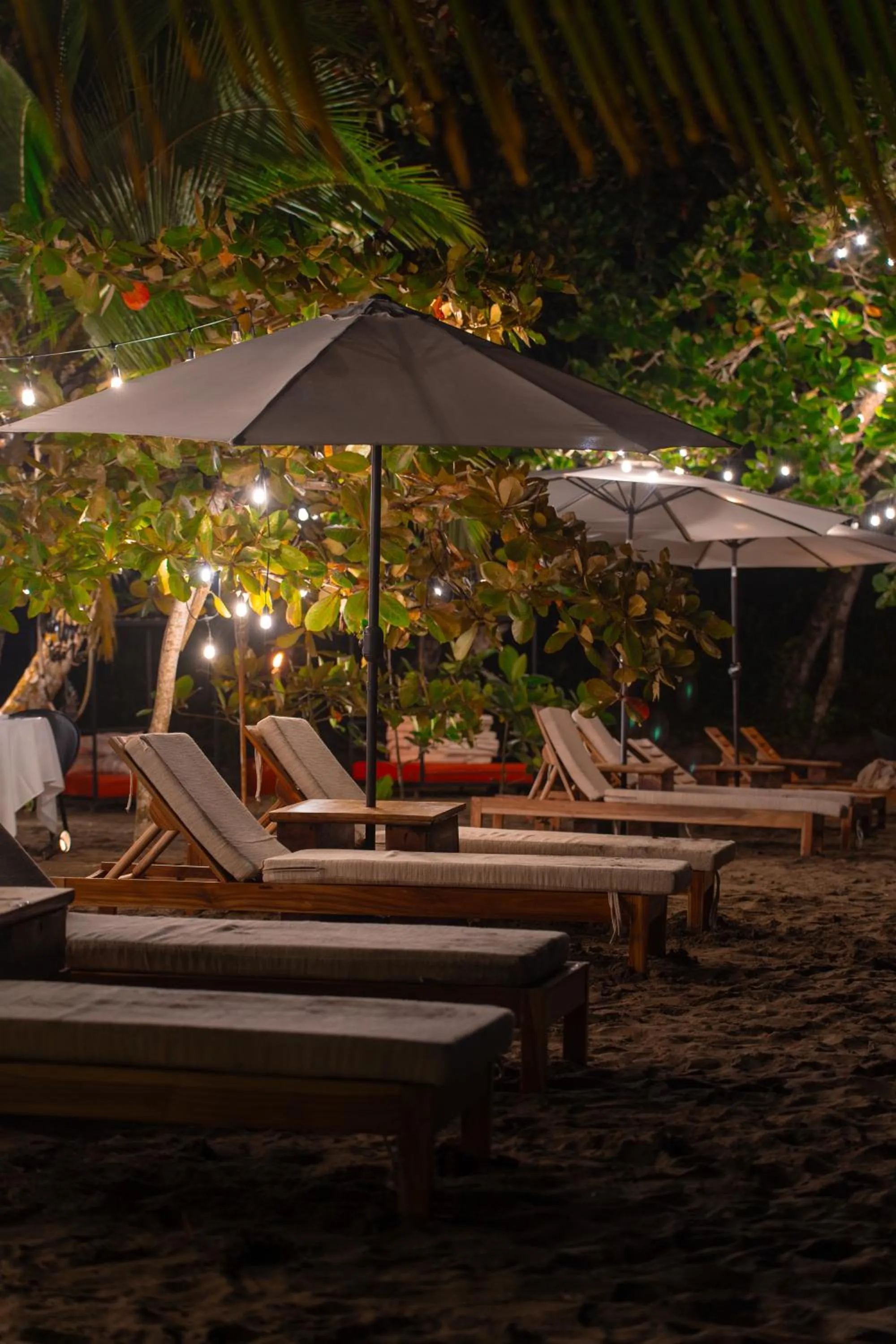 Beach in awā Beachfront Hotel