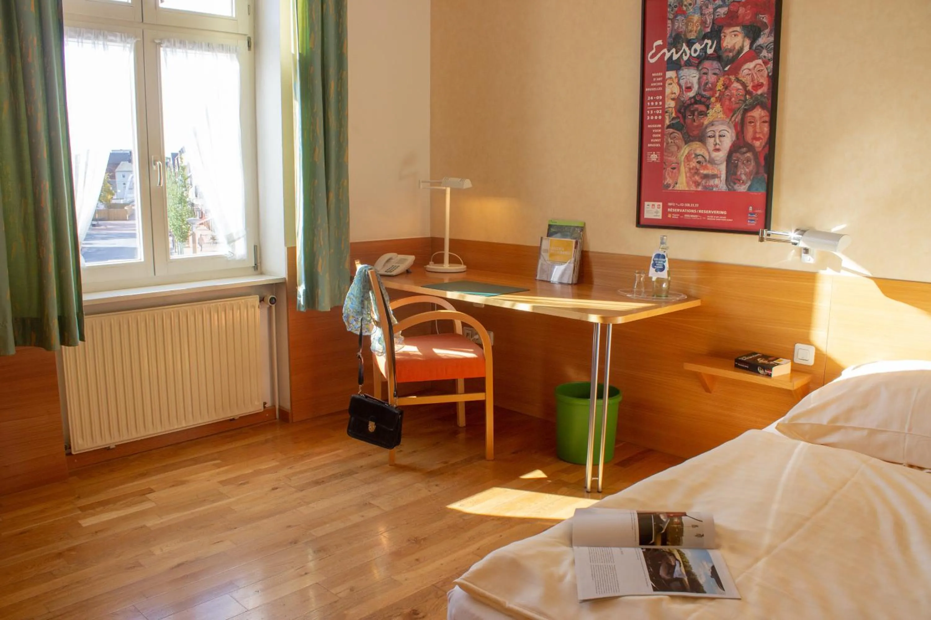 Photo of the whole room, Bed in An der Persiluhr Stadt-gut-Hotel