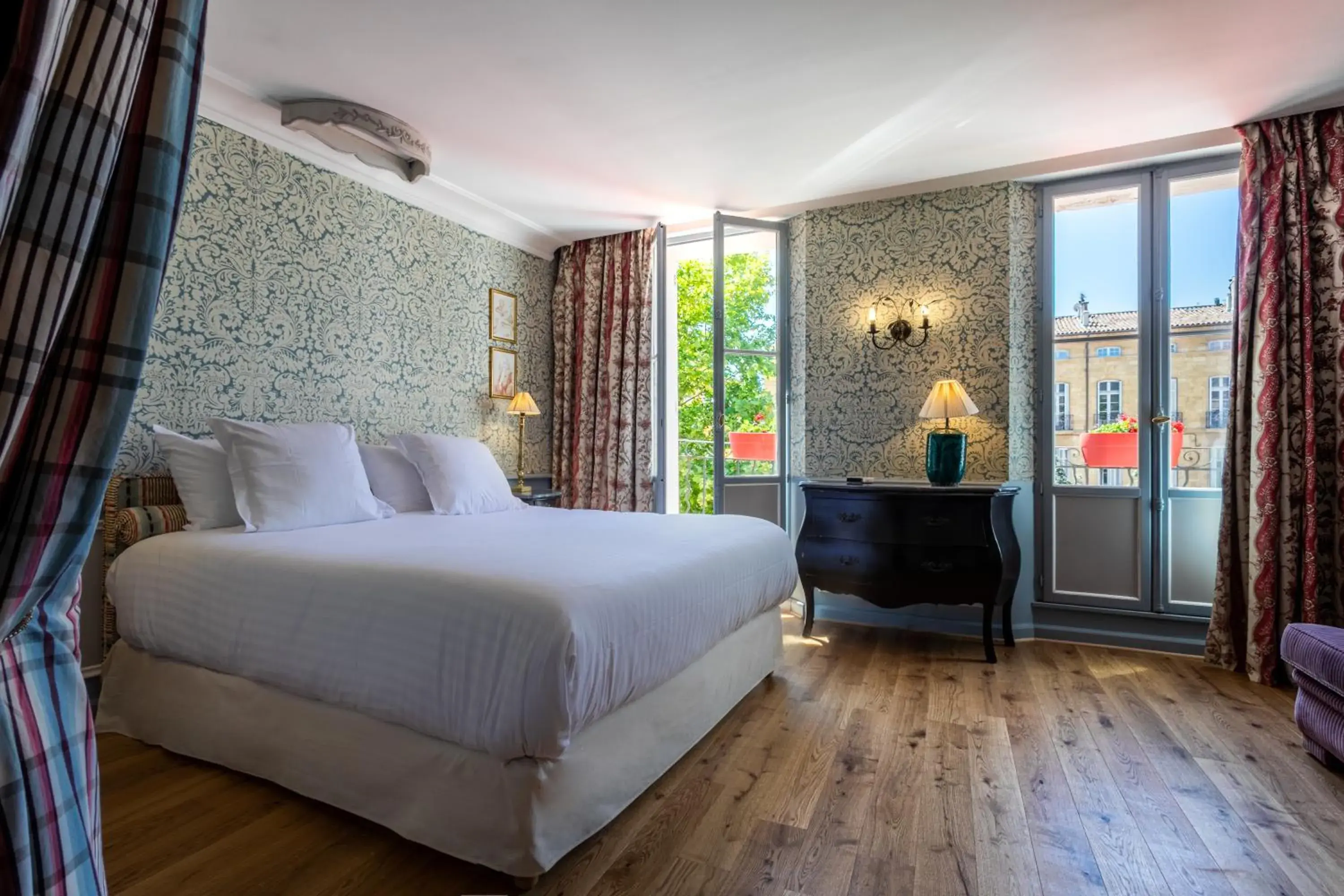 Double Room in Café de Paris Double Room in Café de Paris