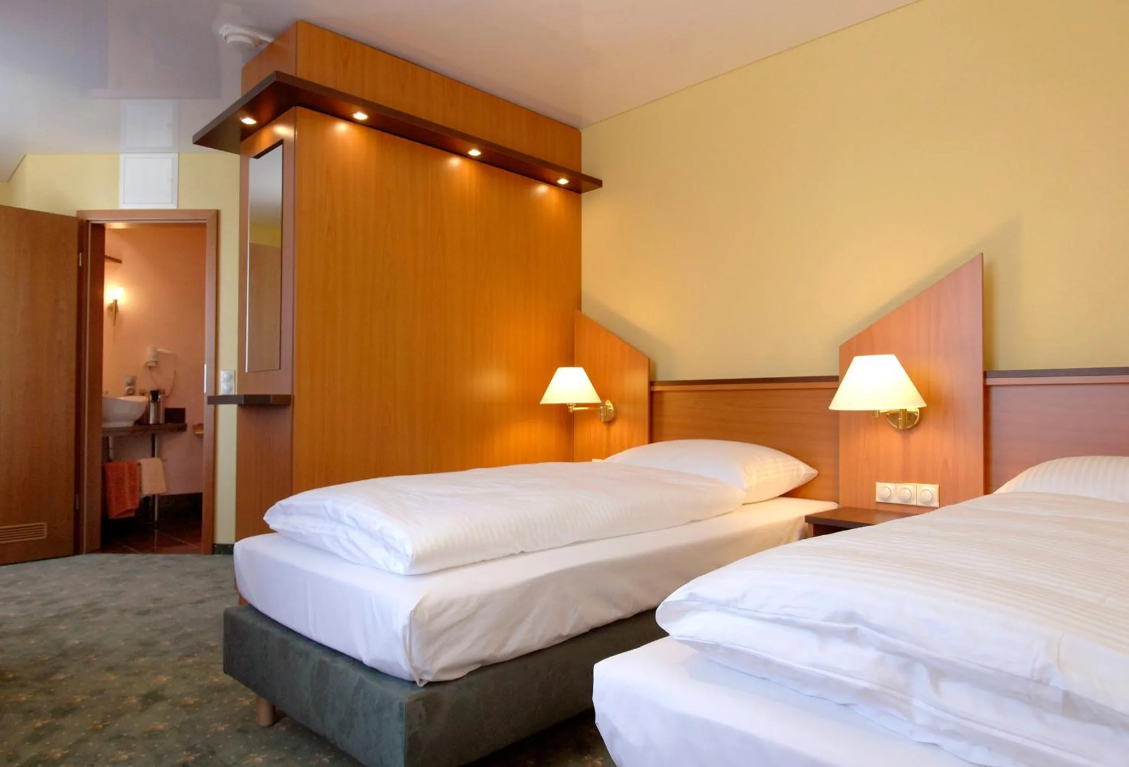 Photo of the whole room, Bed in Hotel Sperling mit E-Ladestation