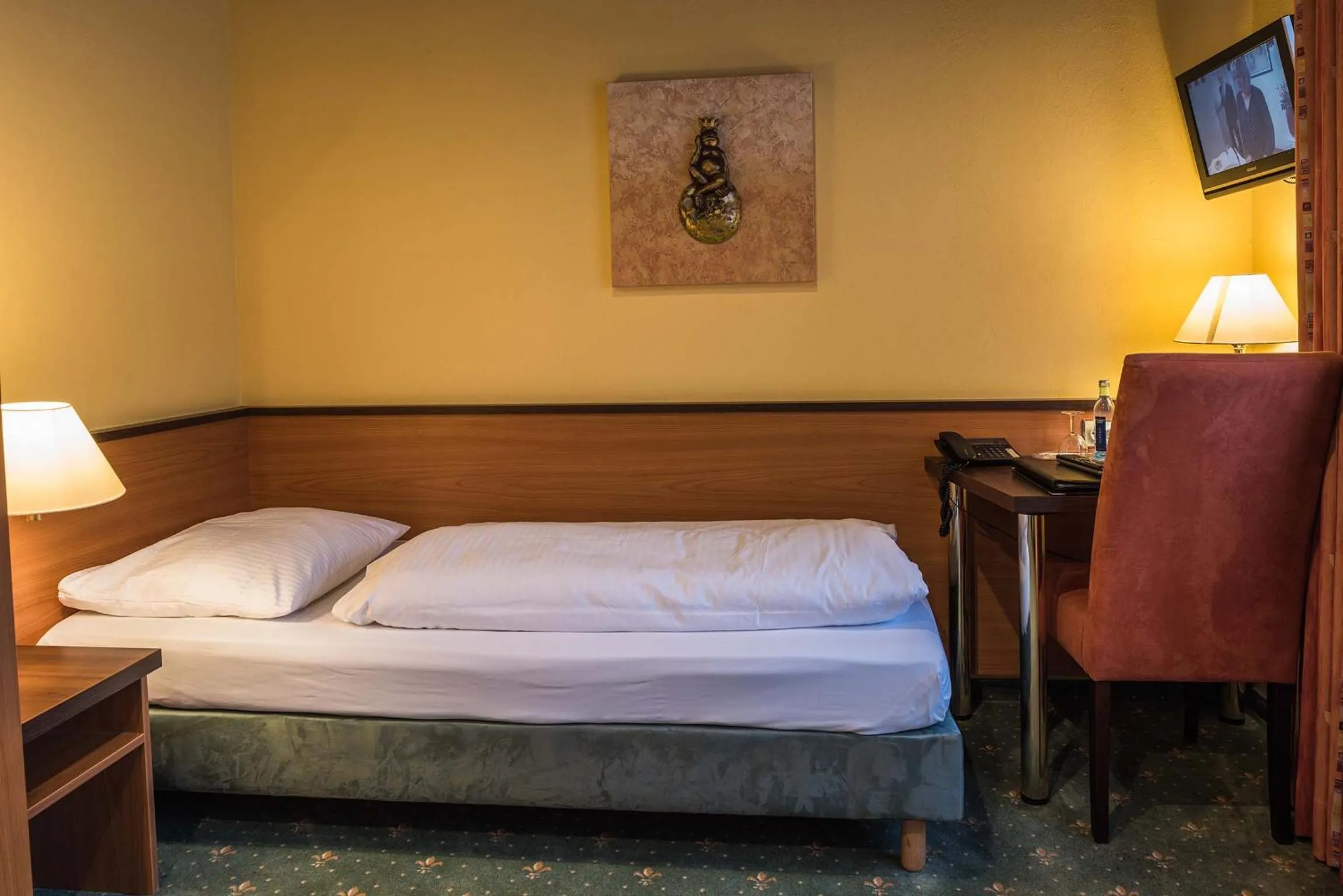 Photo of the whole room, Bed in Hotel Sperling mit E-Ladestation