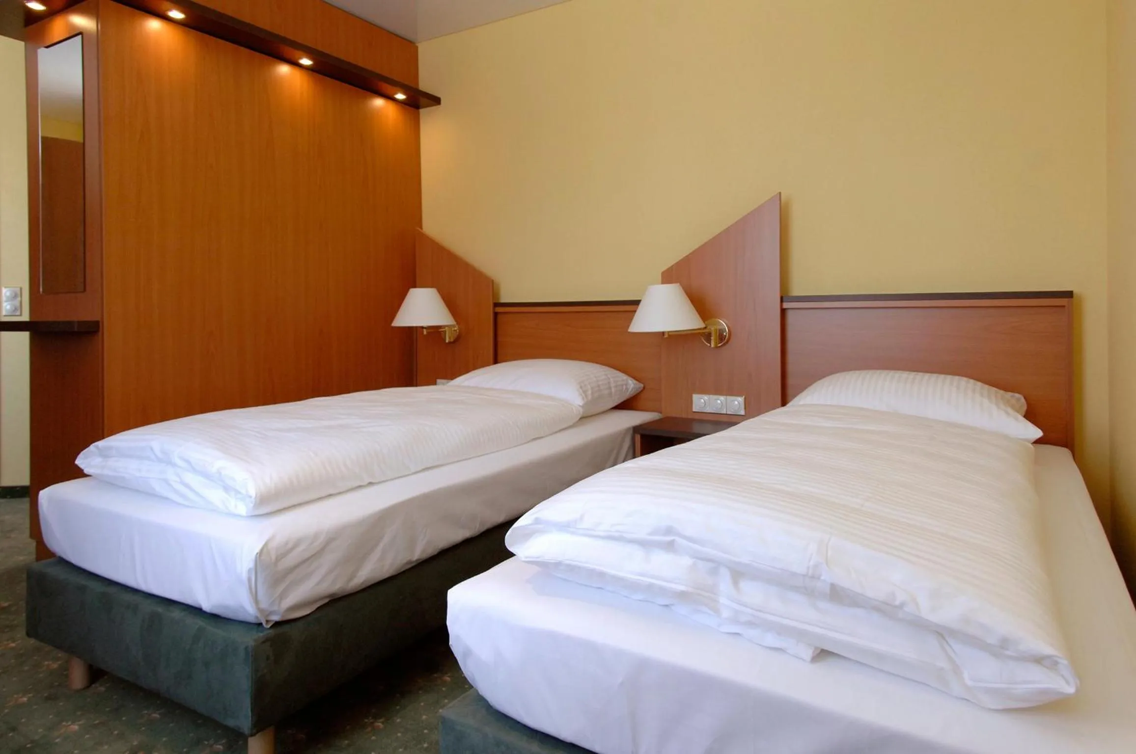 Photo of the whole room, Bed in Hotel Sperling mit E-Ladestation