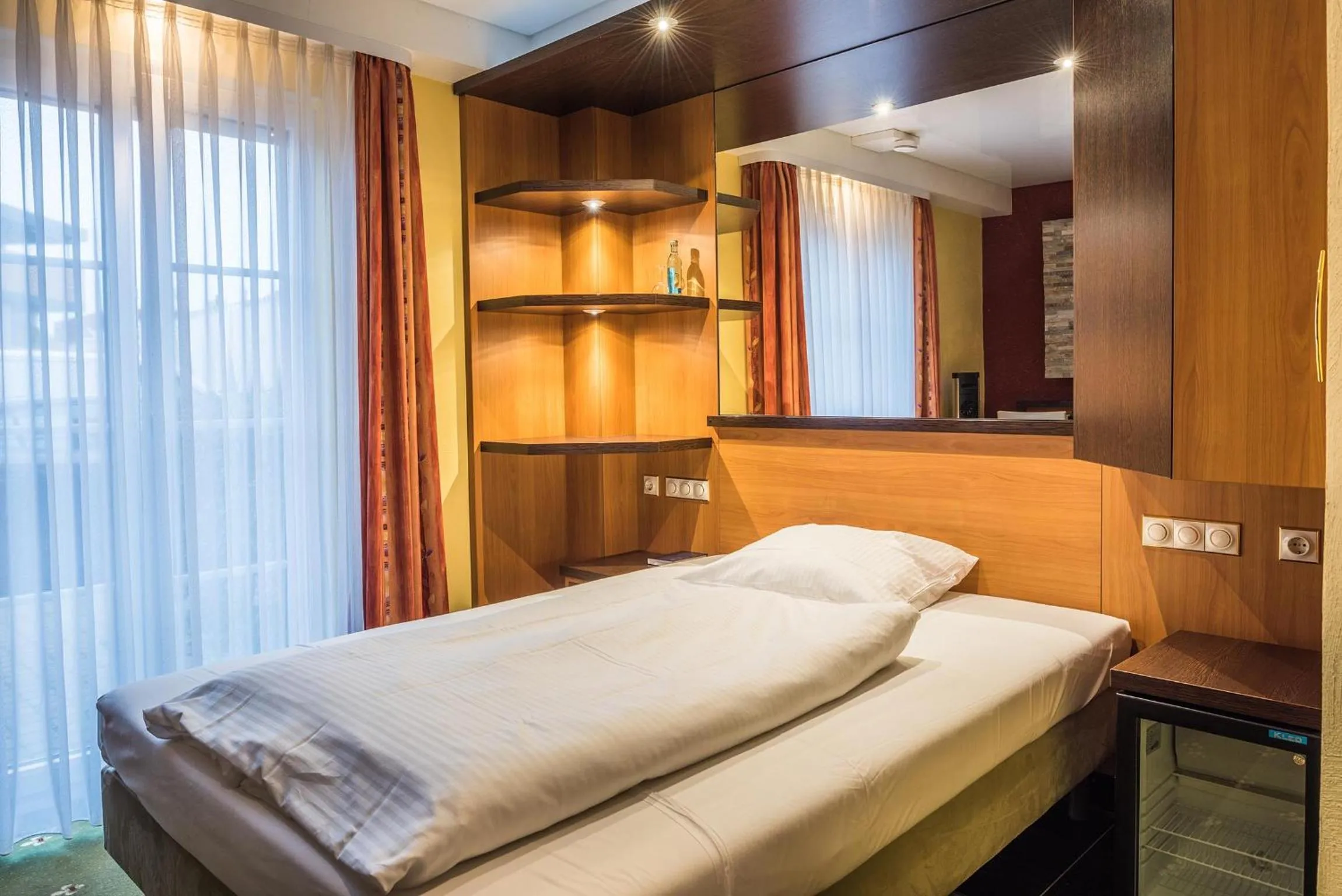 Photo of the whole room, Bed in Hotel Sperling mit E-Ladestation