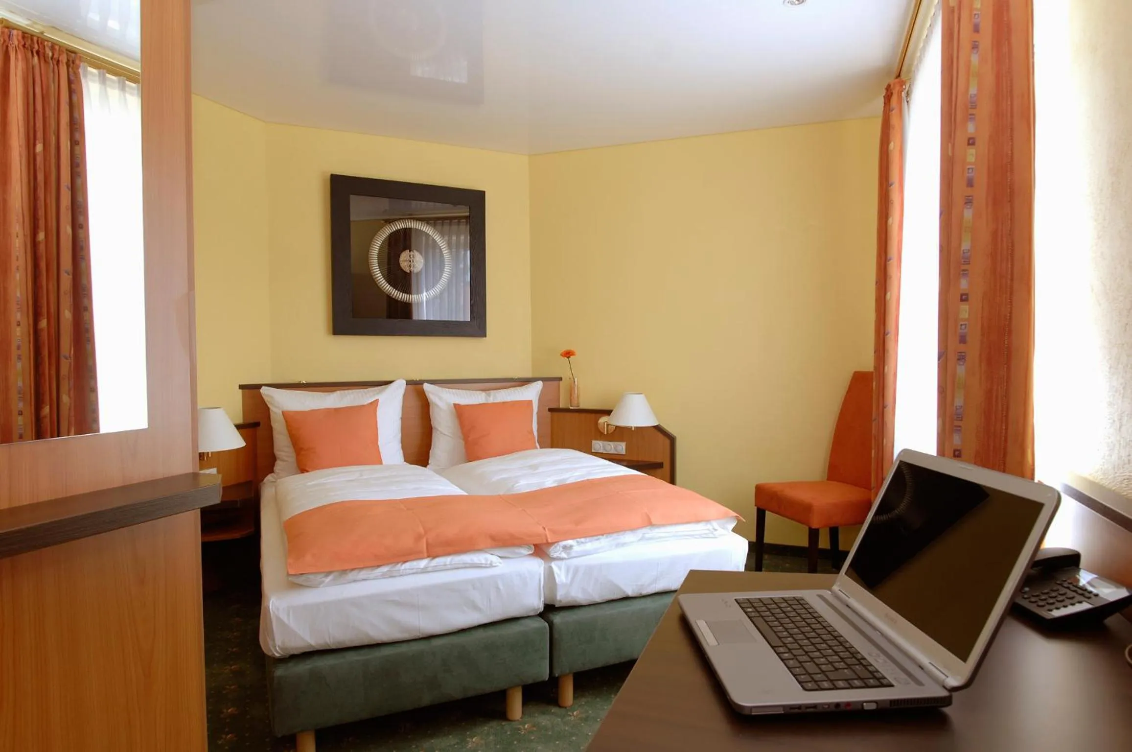 Photo of the whole room, Bed in Hotel Sperling mit E-Ladestation