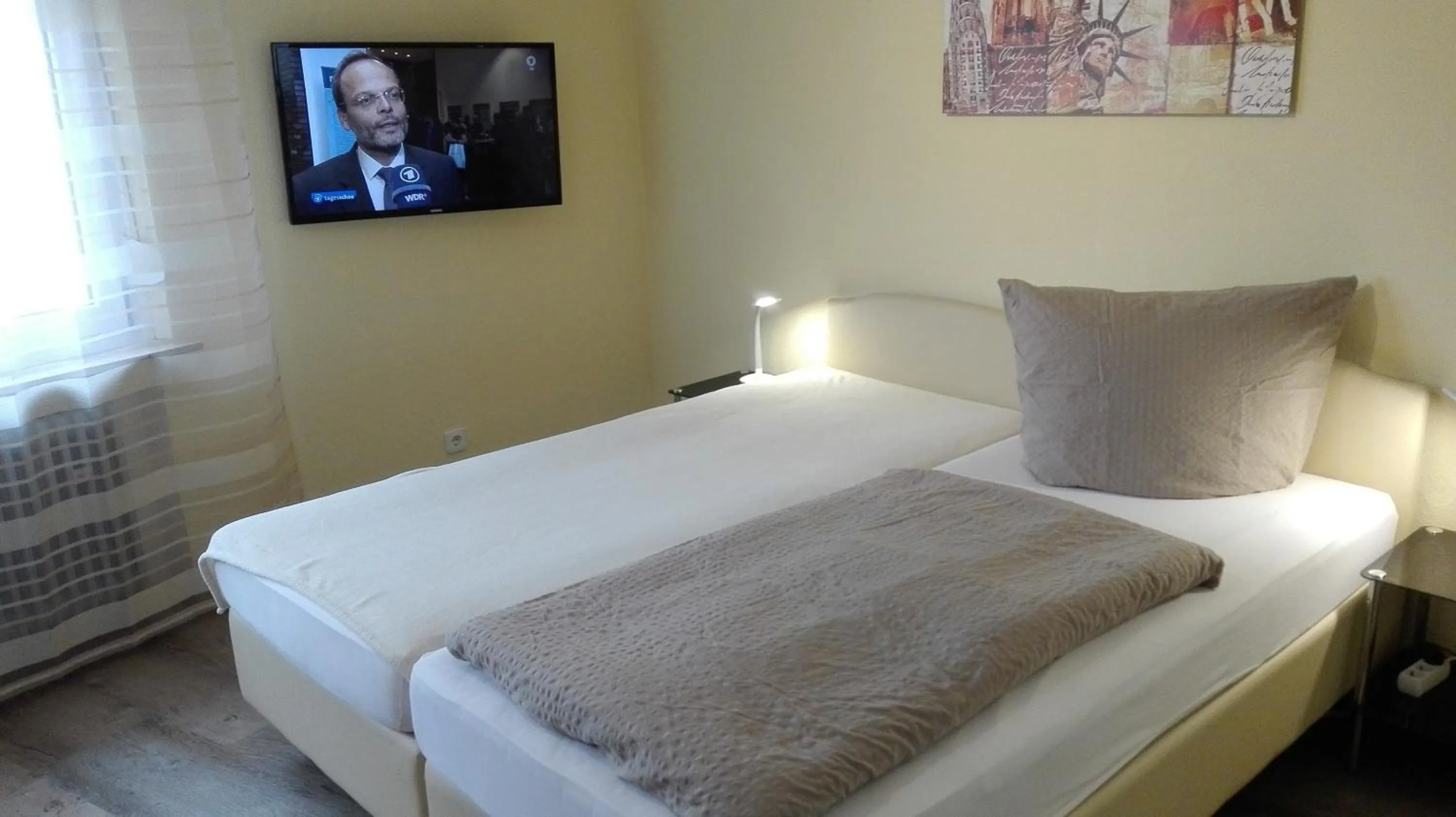Bed in Hotel am Hindenburgplatz