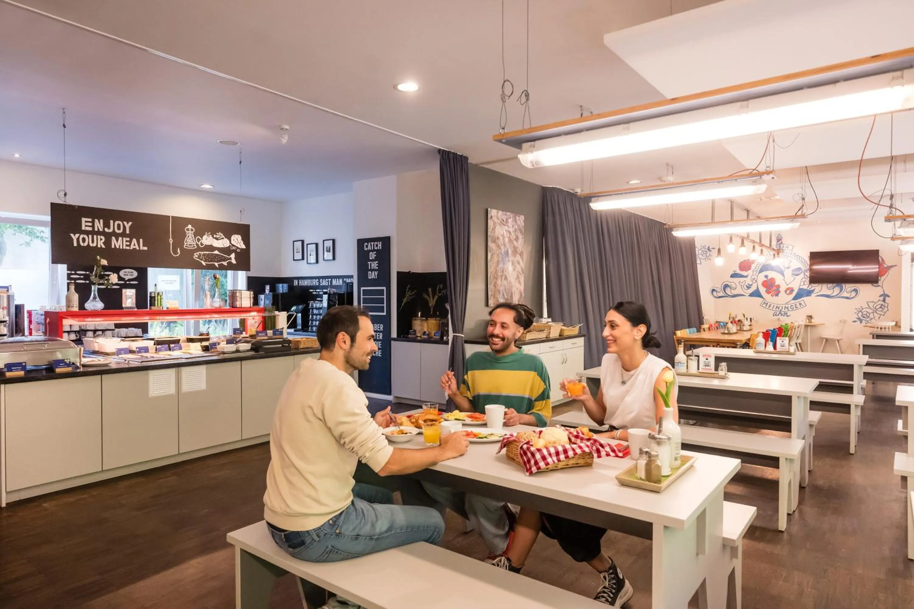 Breakfast in MEININGER Hotel Hamburg City Center