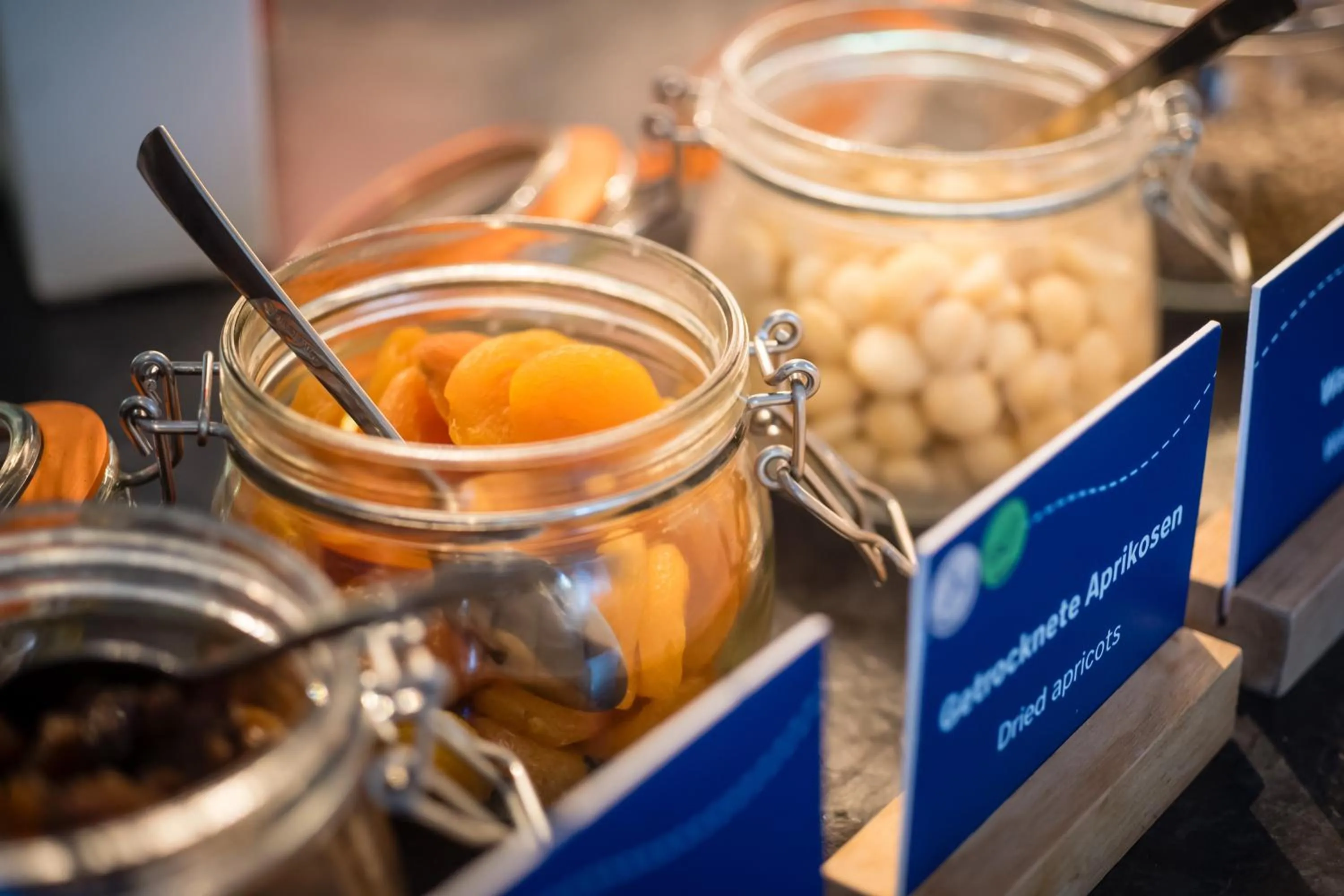 Breakfast in MEININGER Hotel Hamburg City Center