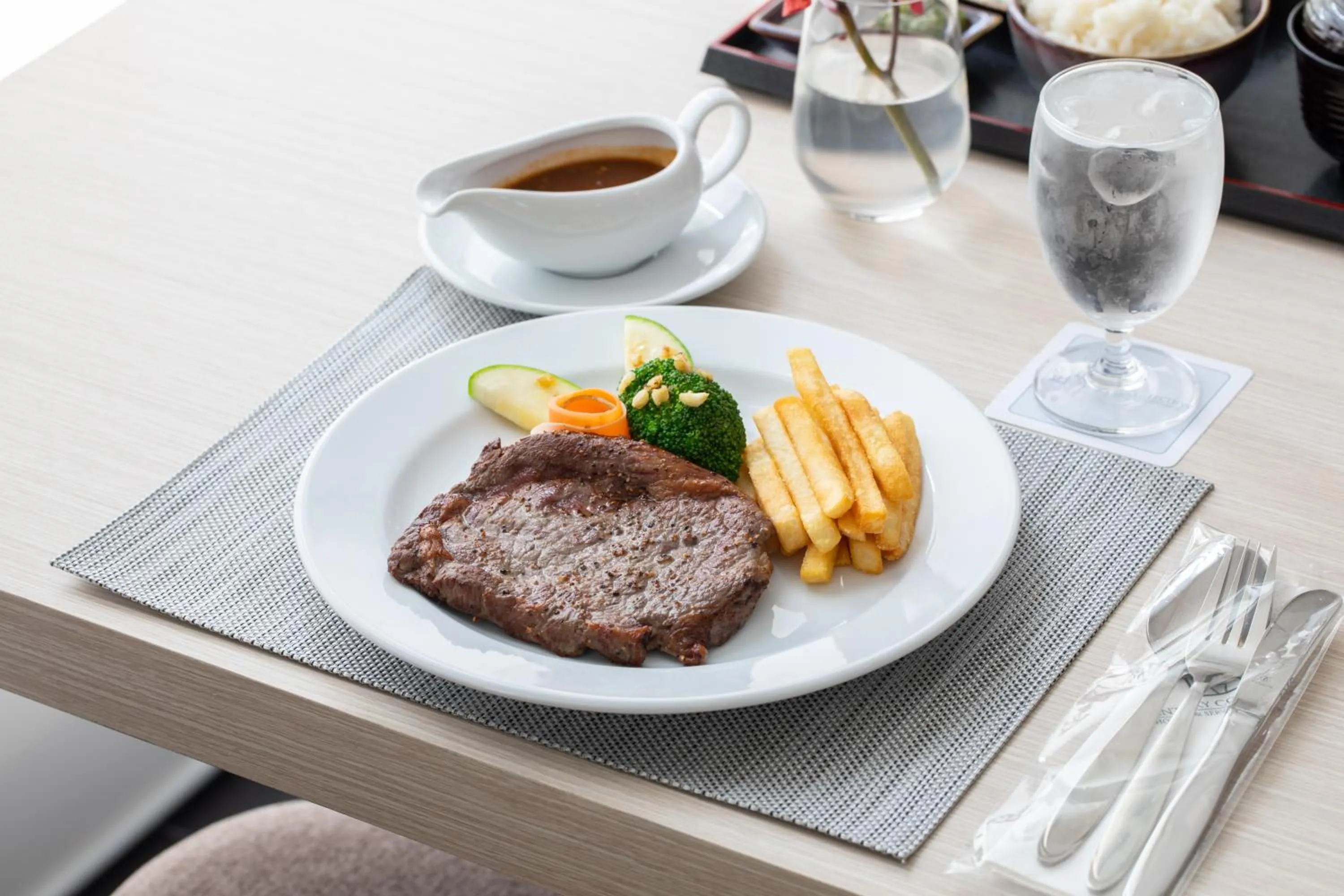 Restaurant/places to eat in Kantary Hotel Banchang