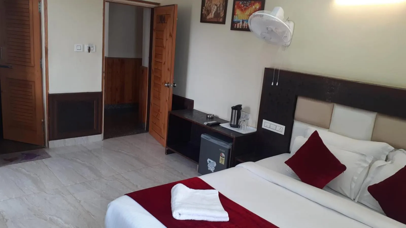 Bedroom, Bed in Vella Marina Group of Hotels Mount-Hotels Best Prices Guaranteed with Deals- Free Parking-cricket stadium 10 km-Mcleodganj 2 km- Bhagsunag 4 km