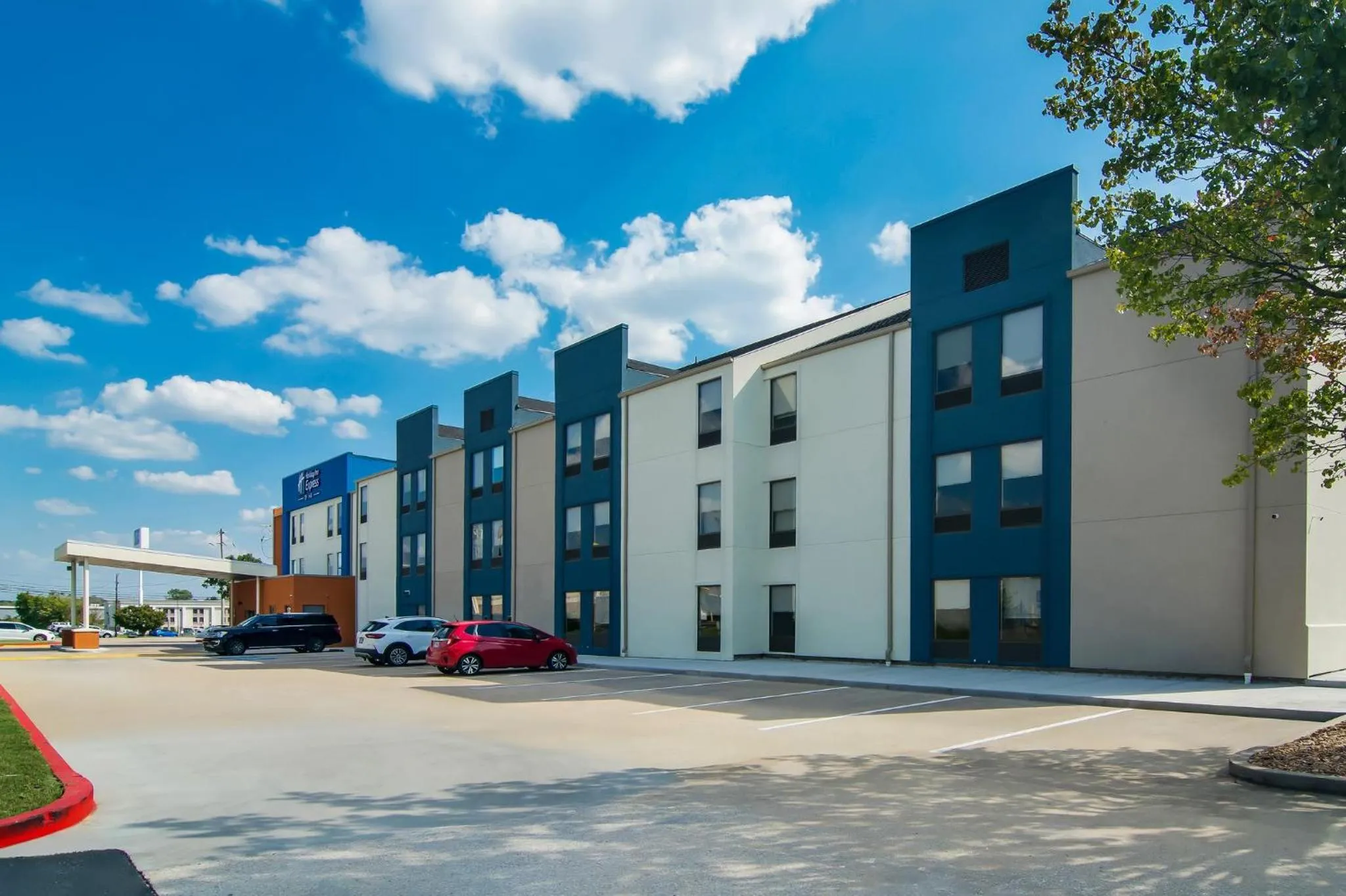 Property building in Holiday Inn Express & Suites Joplin Southeast by IHG