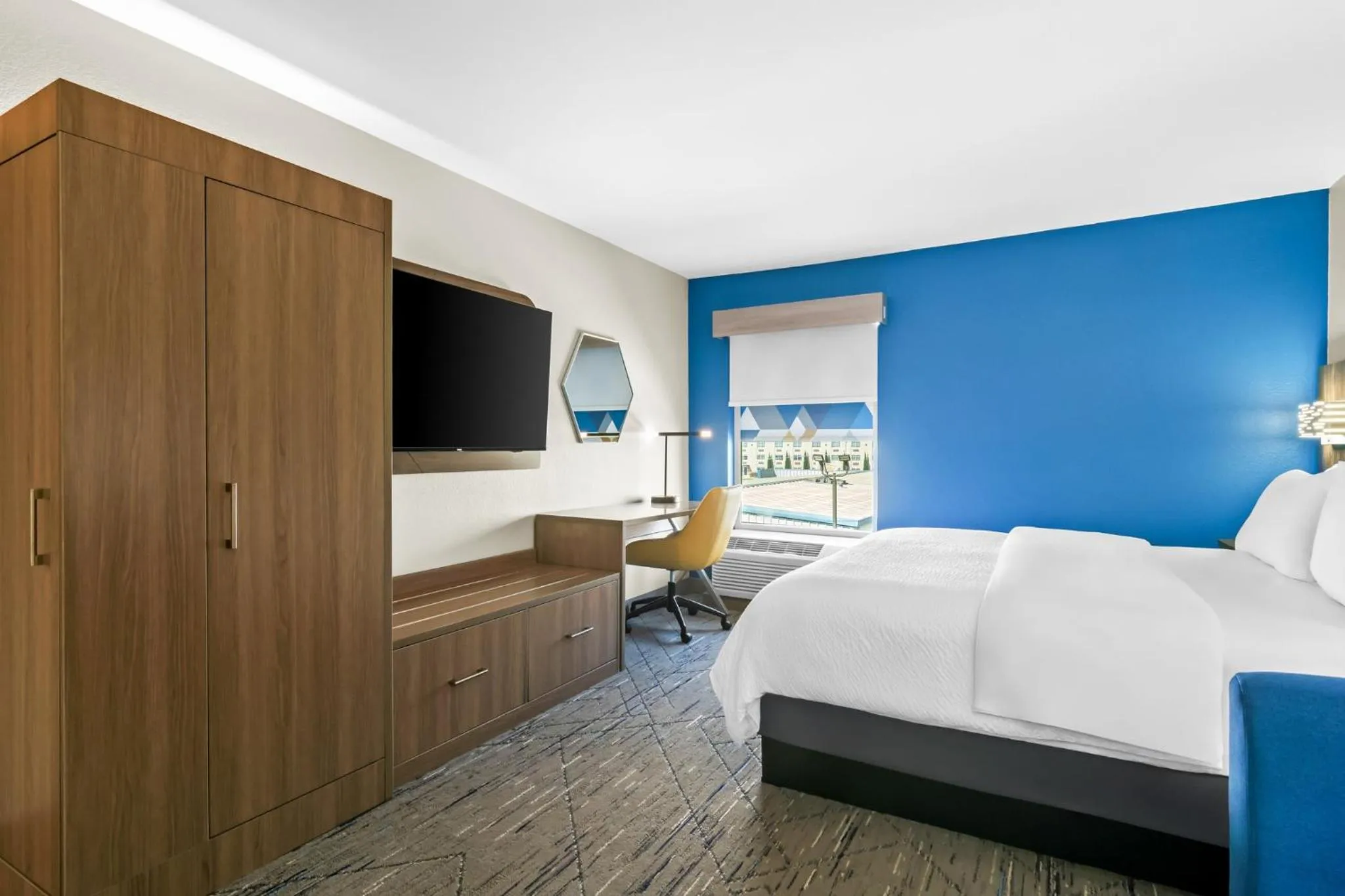 Photo of the whole room, Bed in Holiday Inn Express & Suites Joplin Southeast by IHG