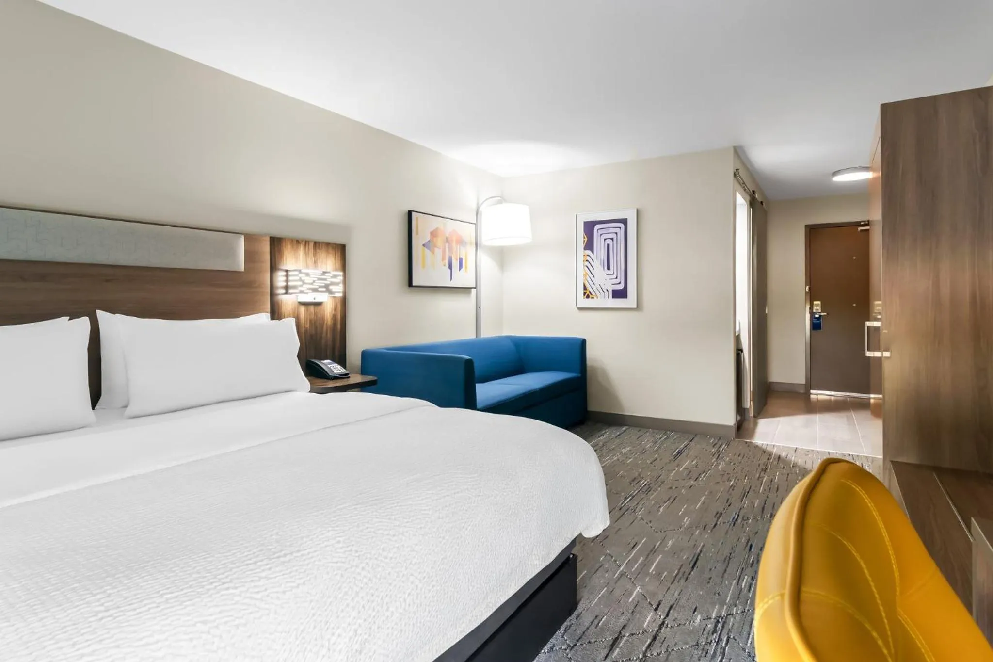 Photo of the whole room, Bed in Holiday Inn Express & Suites Joplin Southeast by IHG