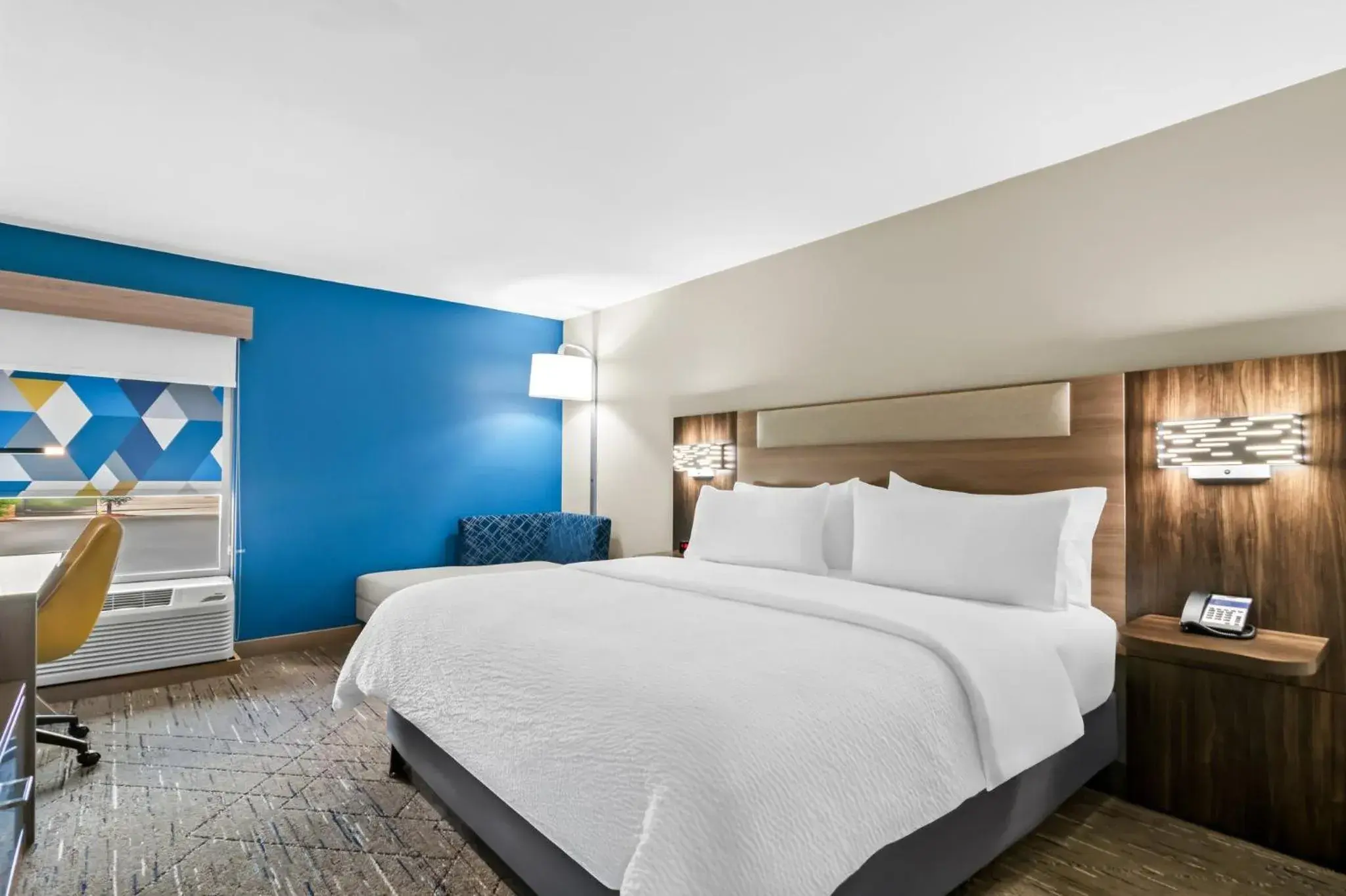 Standard King Room with Extra Floor Space and Tub - Mobility Accessible in Holiday Inn Express & Suites Joplin Southeast by IHG Standard King Room with Extra Floor Space and Tub - Mobility Accessible in Holiday Inn Express & Suites Joplin Southeast by IHG