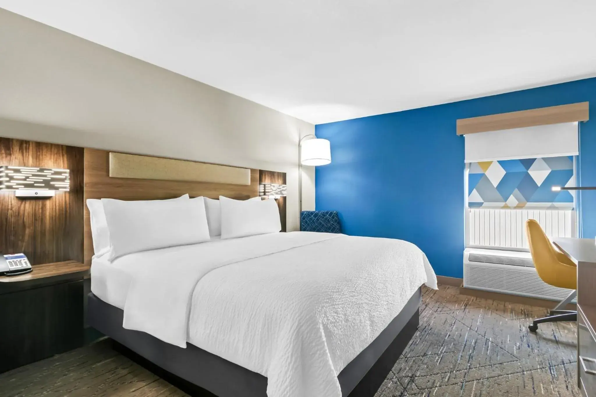Standard King Room in Holiday Inn Express & Suites Joplin Southeast by IHG Standard King Room in Holiday Inn Express & Suites Joplin Southeast by IHG