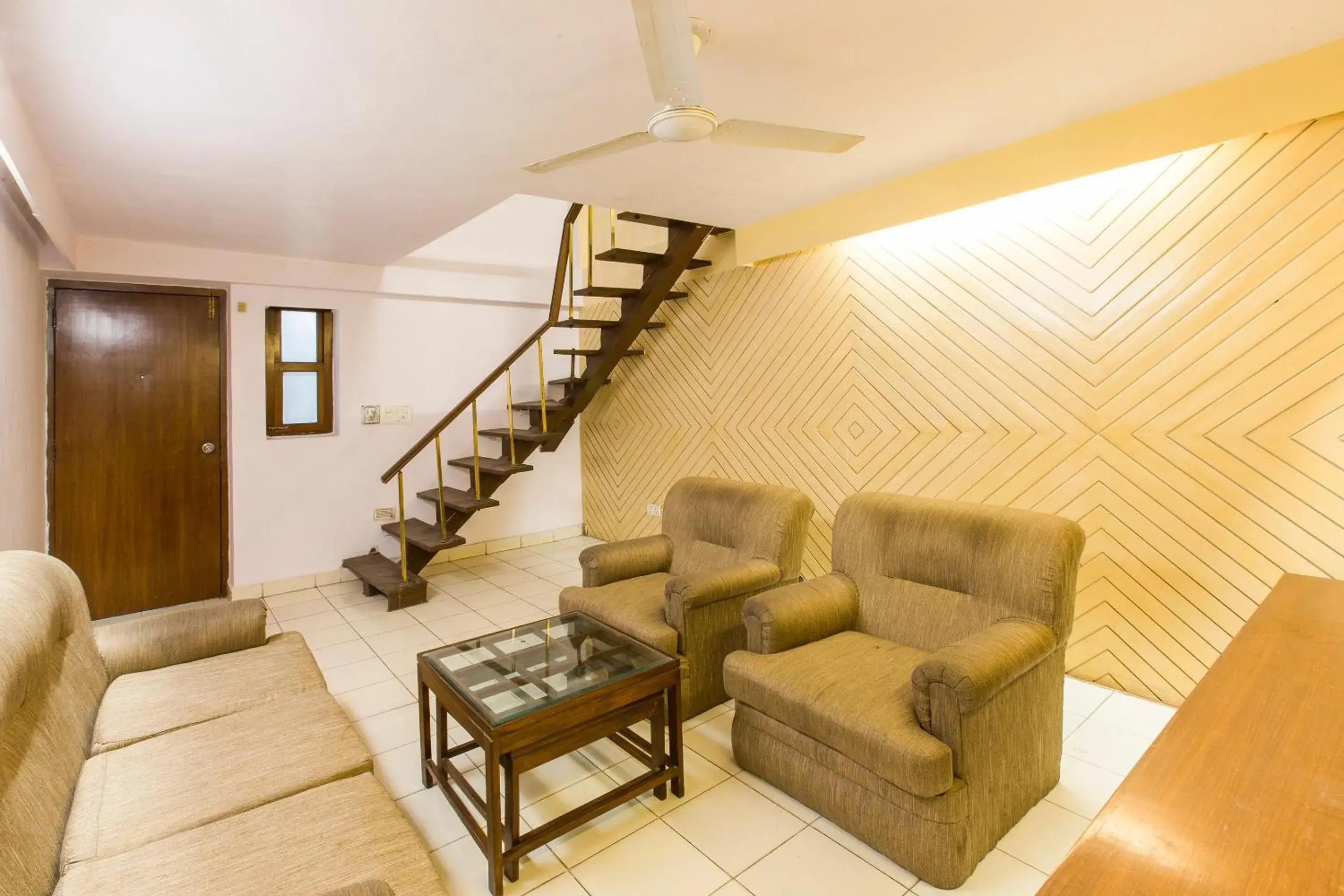 Bedroom, Seating Area in OYO 15515 Hotel Landmark Inn