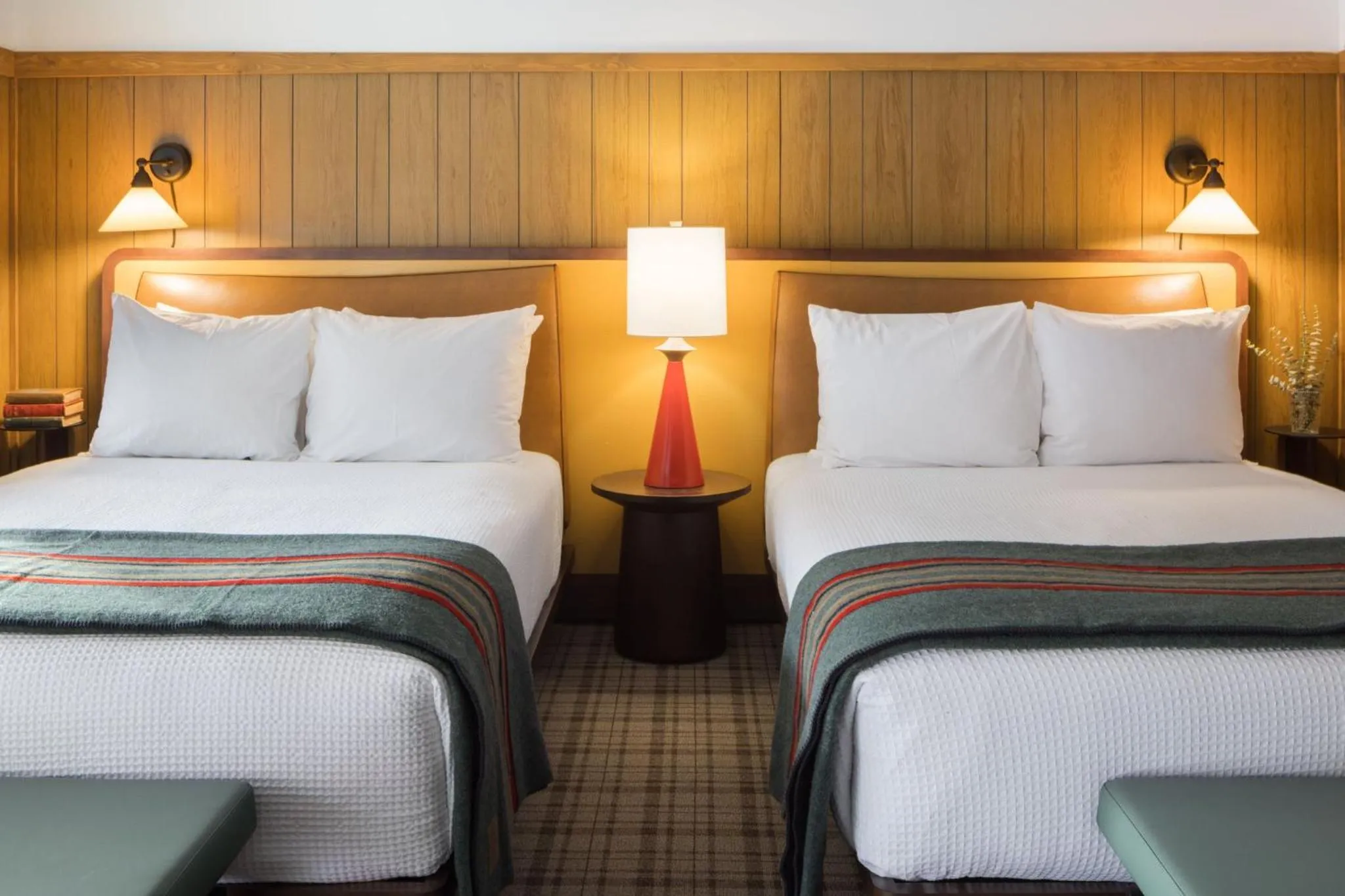 Photo of the whole room, Bed in The Virginian Lodge