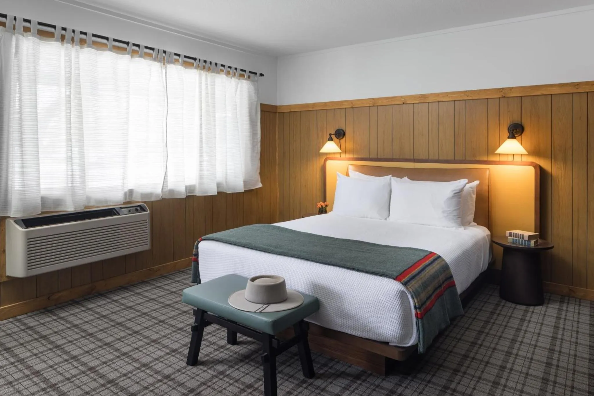 Bedroom, Bed in The Virginian Lodge