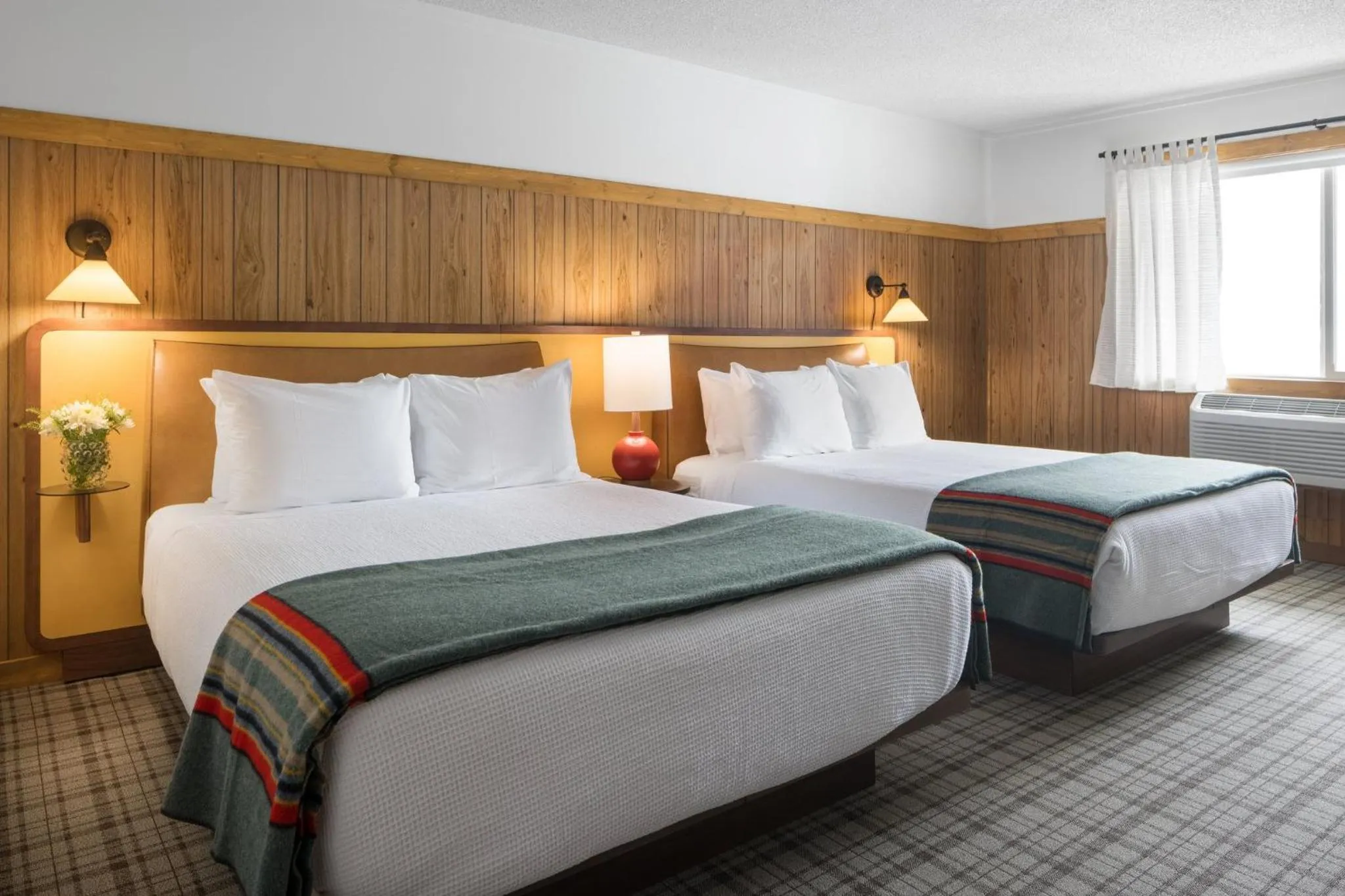 Photo of the whole room, Bed in The Virginian Lodge