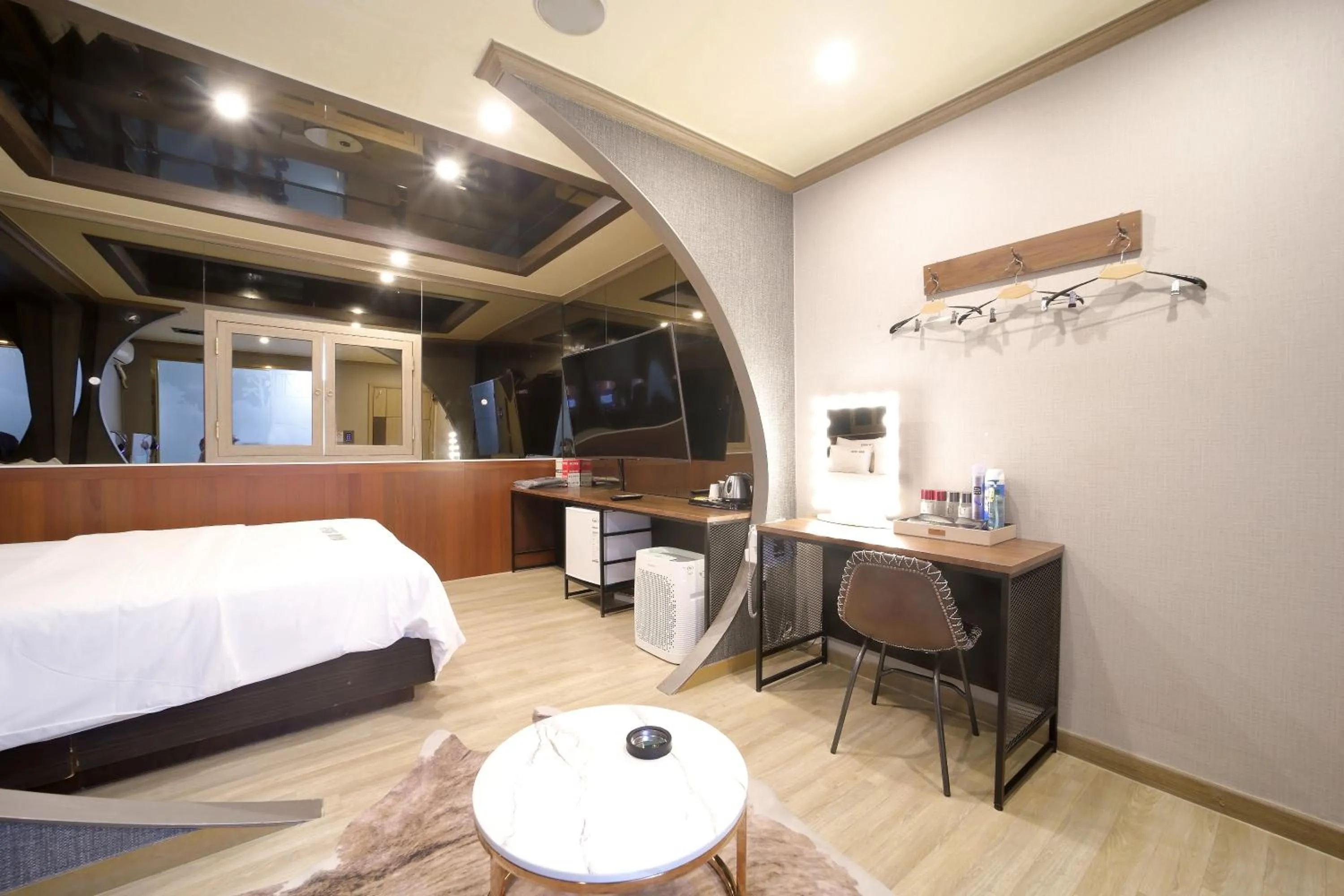 Dining area, Bed in HOTEL ViA