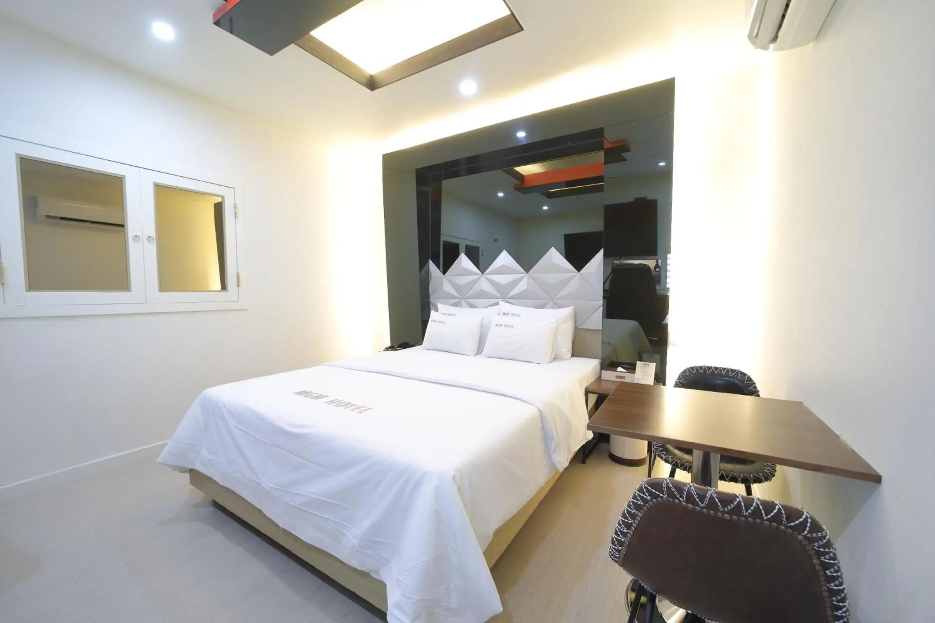 Seating area, Bed in HOTEL ViA Seating area, Bed in HOTEL ViA