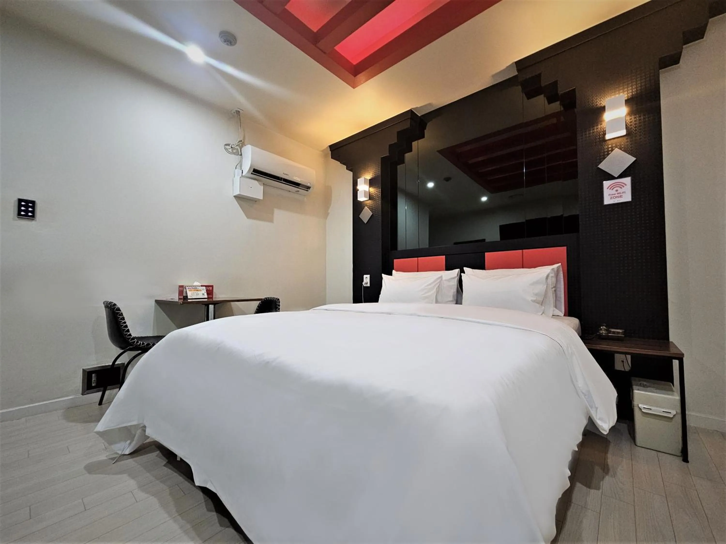 Bedroom, Bed in HOTEL ViA