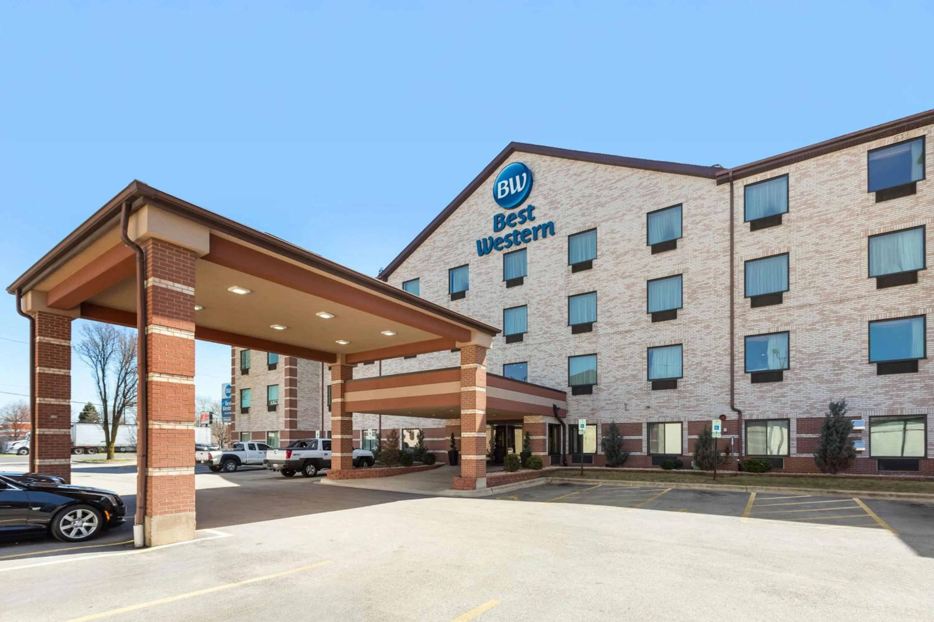 Property building in Best Western Inn & Suites - Midway Airport