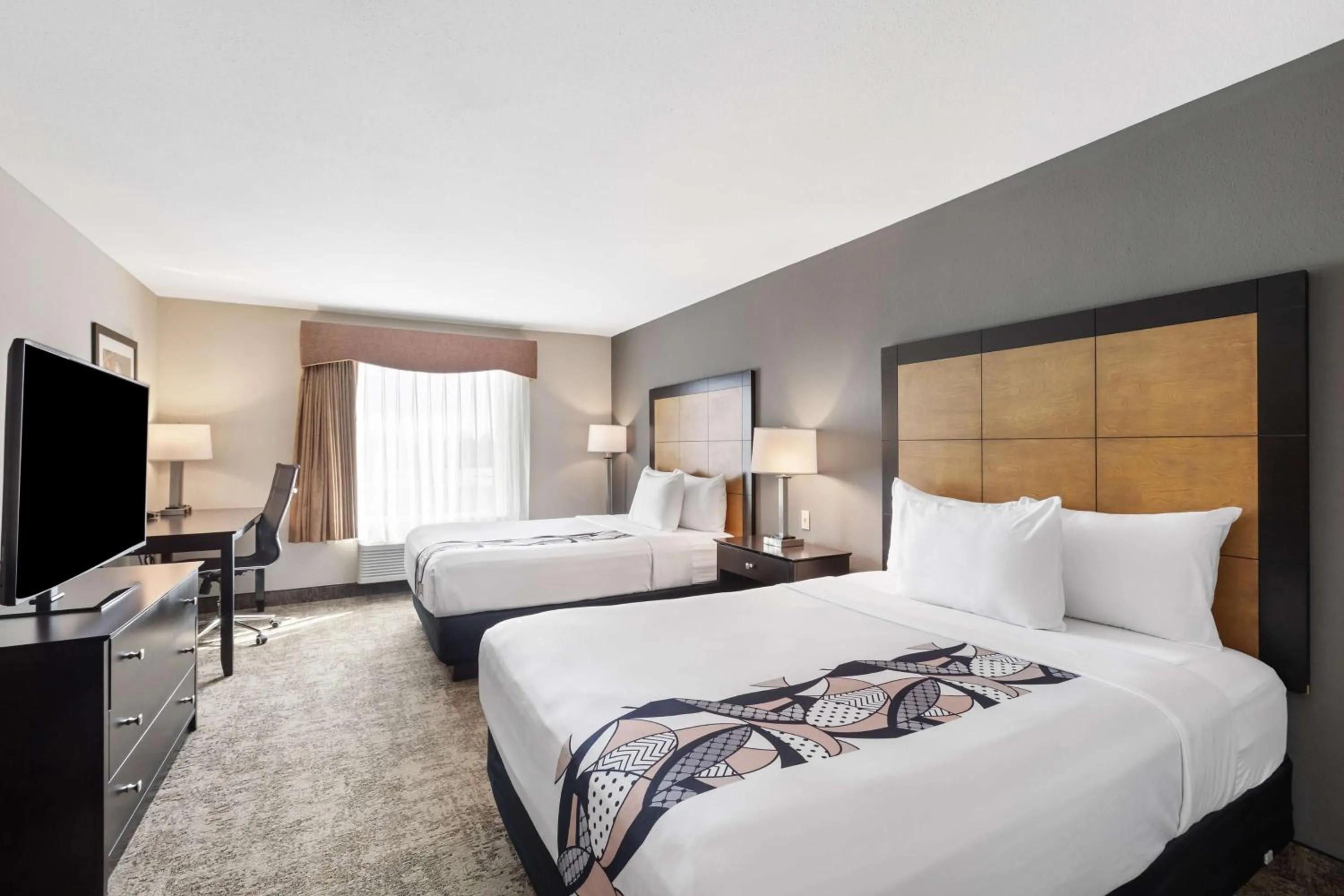 Bedroom, Bed in Best Western Inn & Suites - Midway Airport