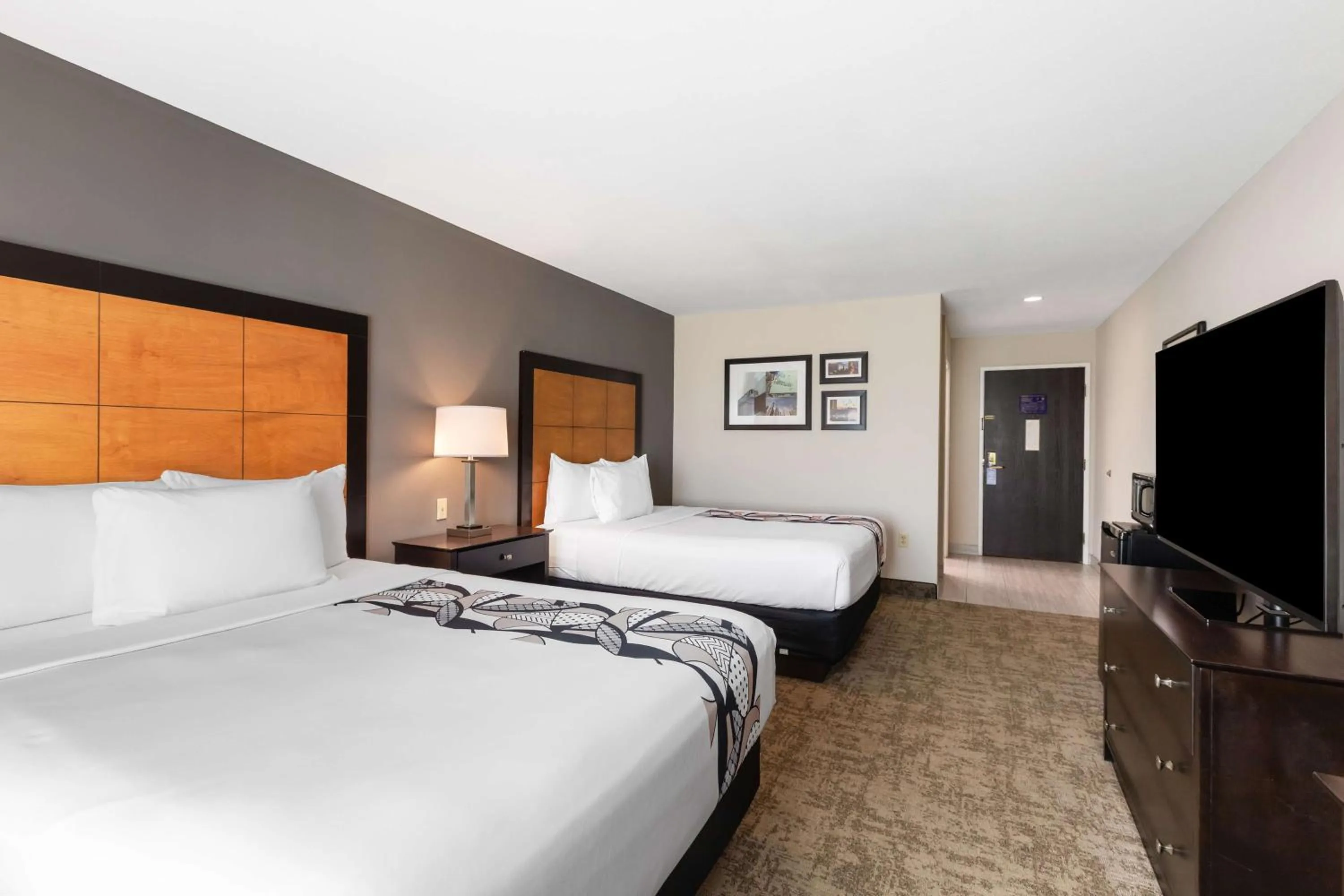 Bedroom, Bed in Best Western Inn & Suites - Midway Airport