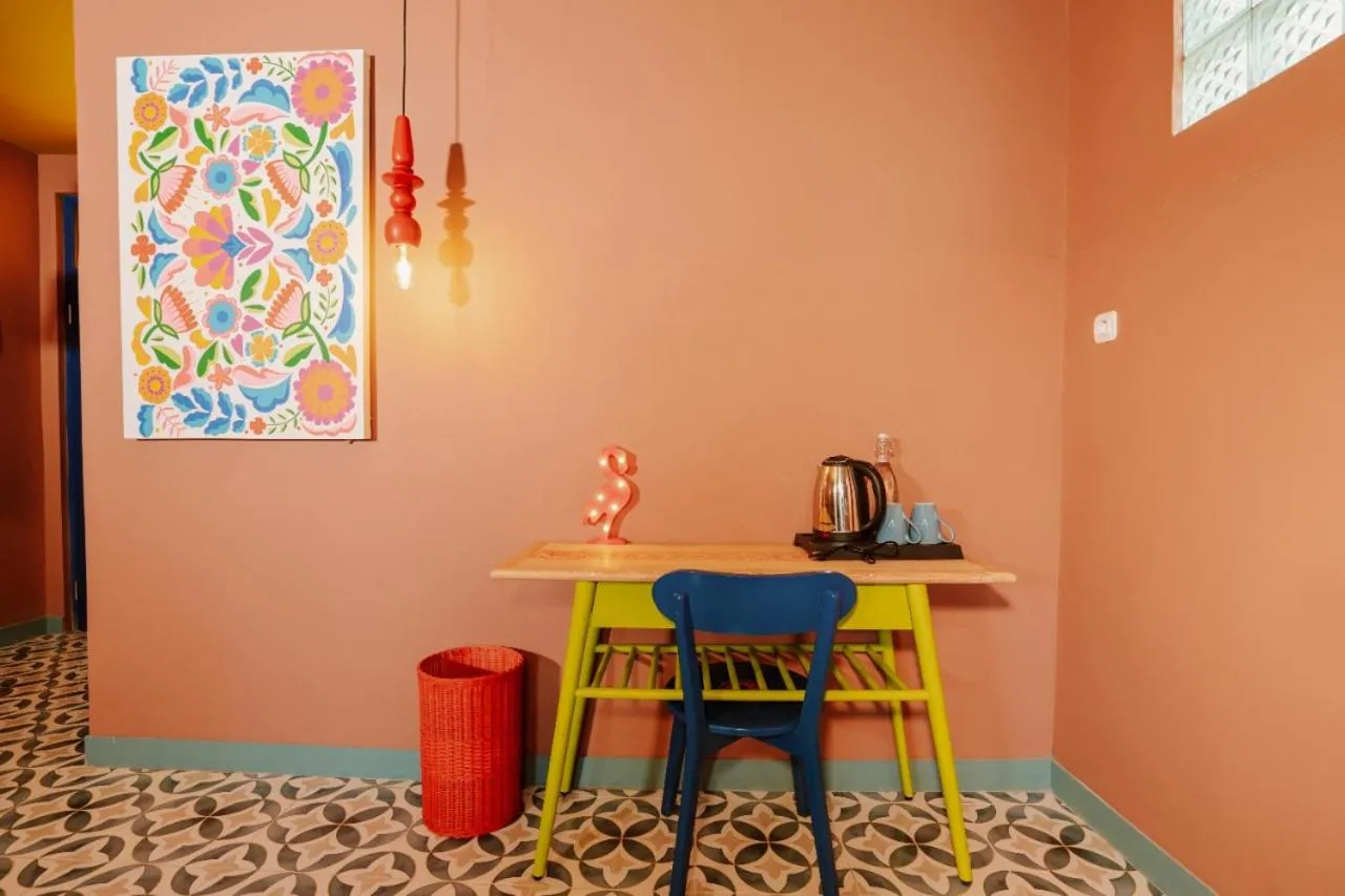 Por Aqui Stay & Dine