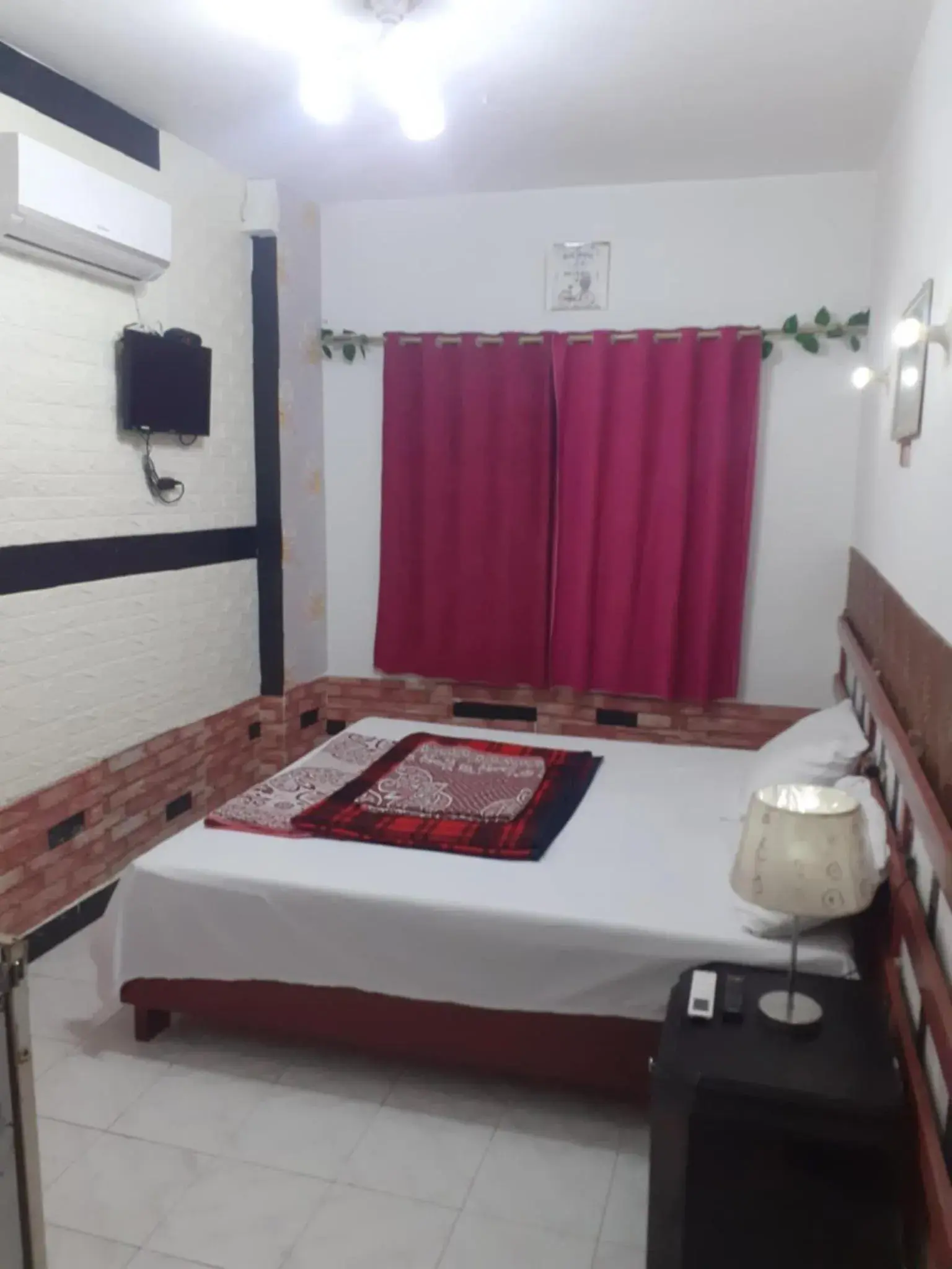 Double Room with Private Bathroom in Four Seasons Hotel Double Room with Private Bathroom in Four Seasons Hotel