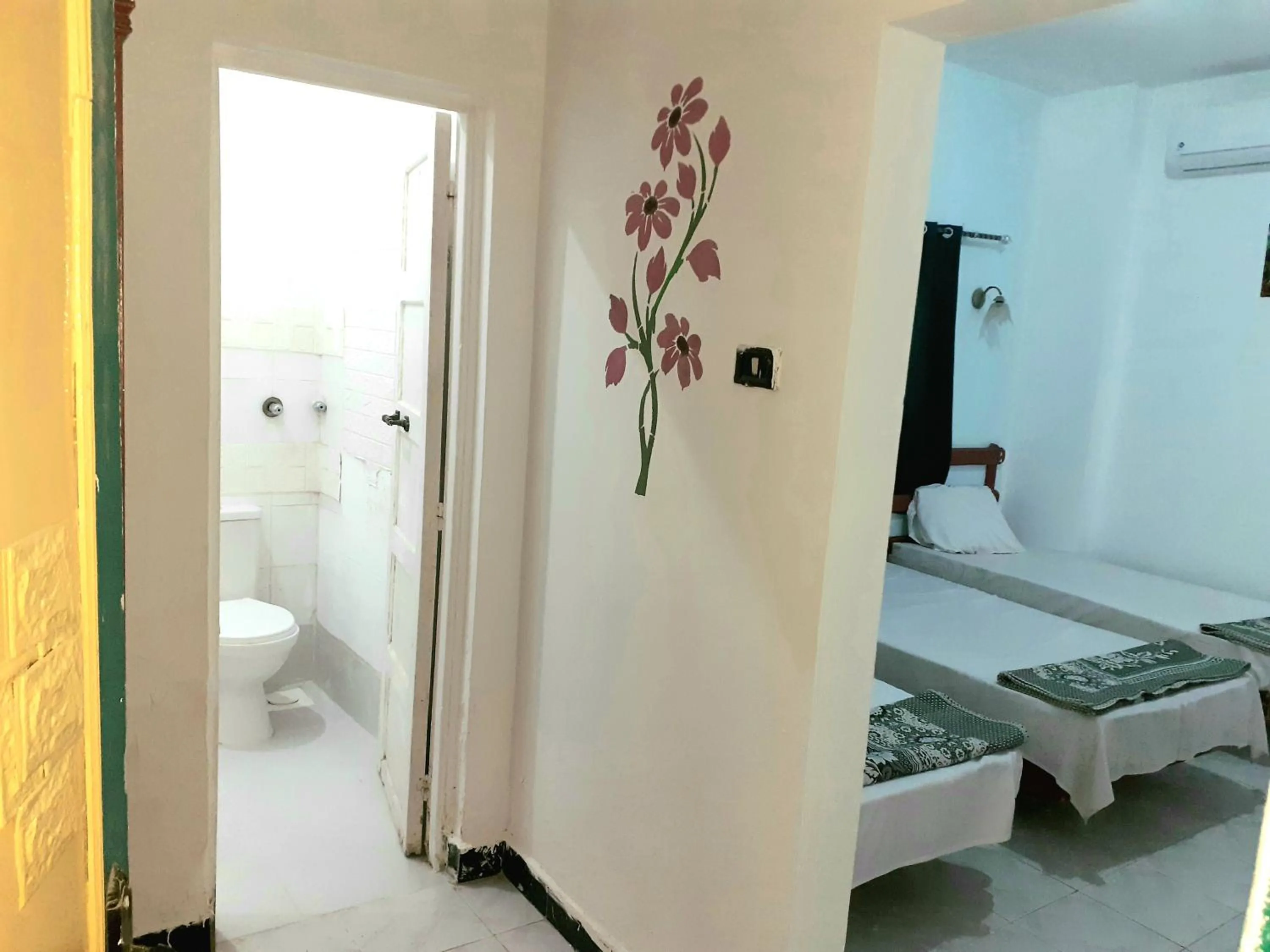 Photo of the whole room, Bed in Four Seasons Hotel