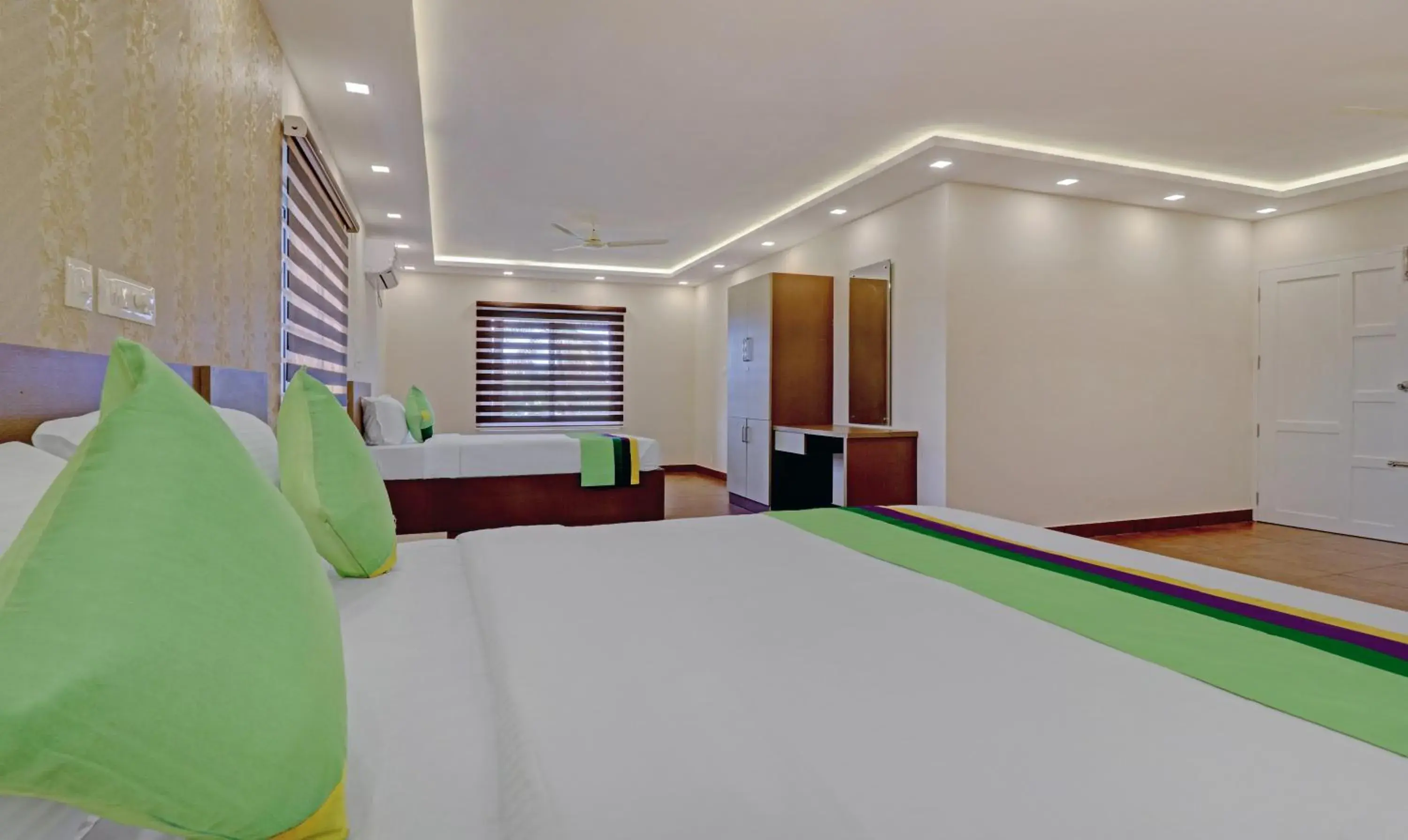 Bedroom, Bed in Treebo Golden Terminal, Kochi Airport Bedroom, Bed in Treebo Golden Terminal, Kochi Airport