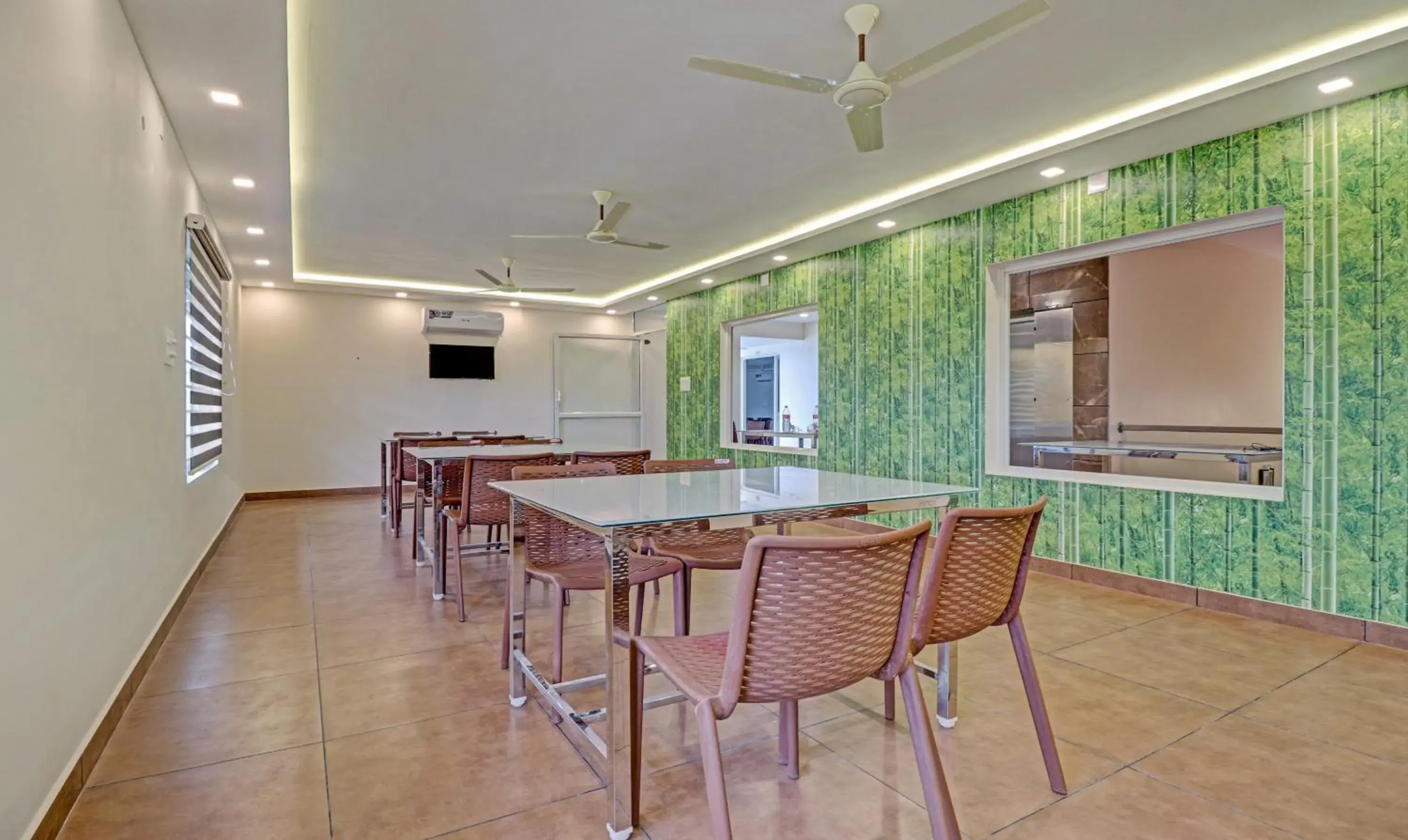 Restaurant/places to eat in Treebo Golden Terminal, Kochi Airport Restaurant/places to eat in Treebo Golden Terminal, Kochi Airport