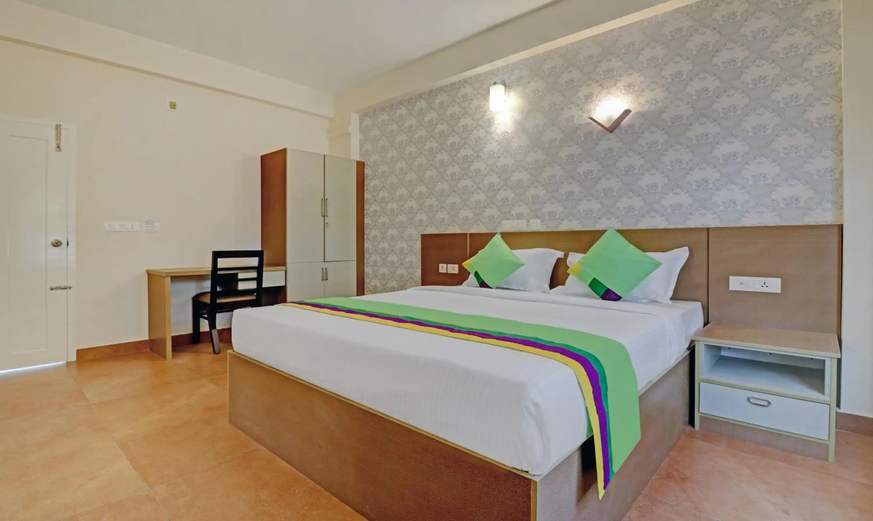 Bedroom, Bed in Treebo Golden Terminal, Kochi Airport Bedroom, Bed in Treebo Golden Terminal, Kochi Airport