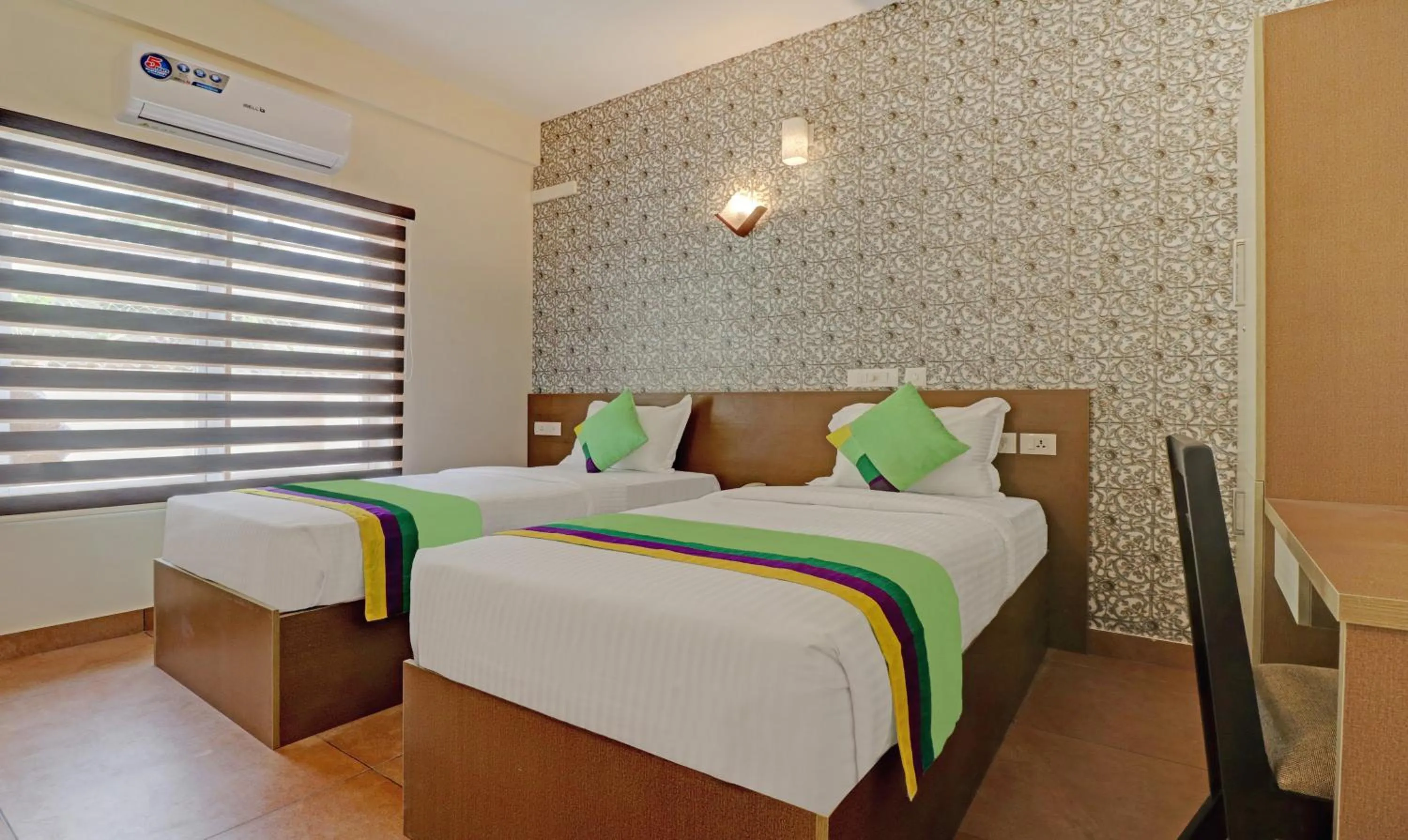 Bedroom, Bed in Treebo Golden Terminal, Kochi Airport