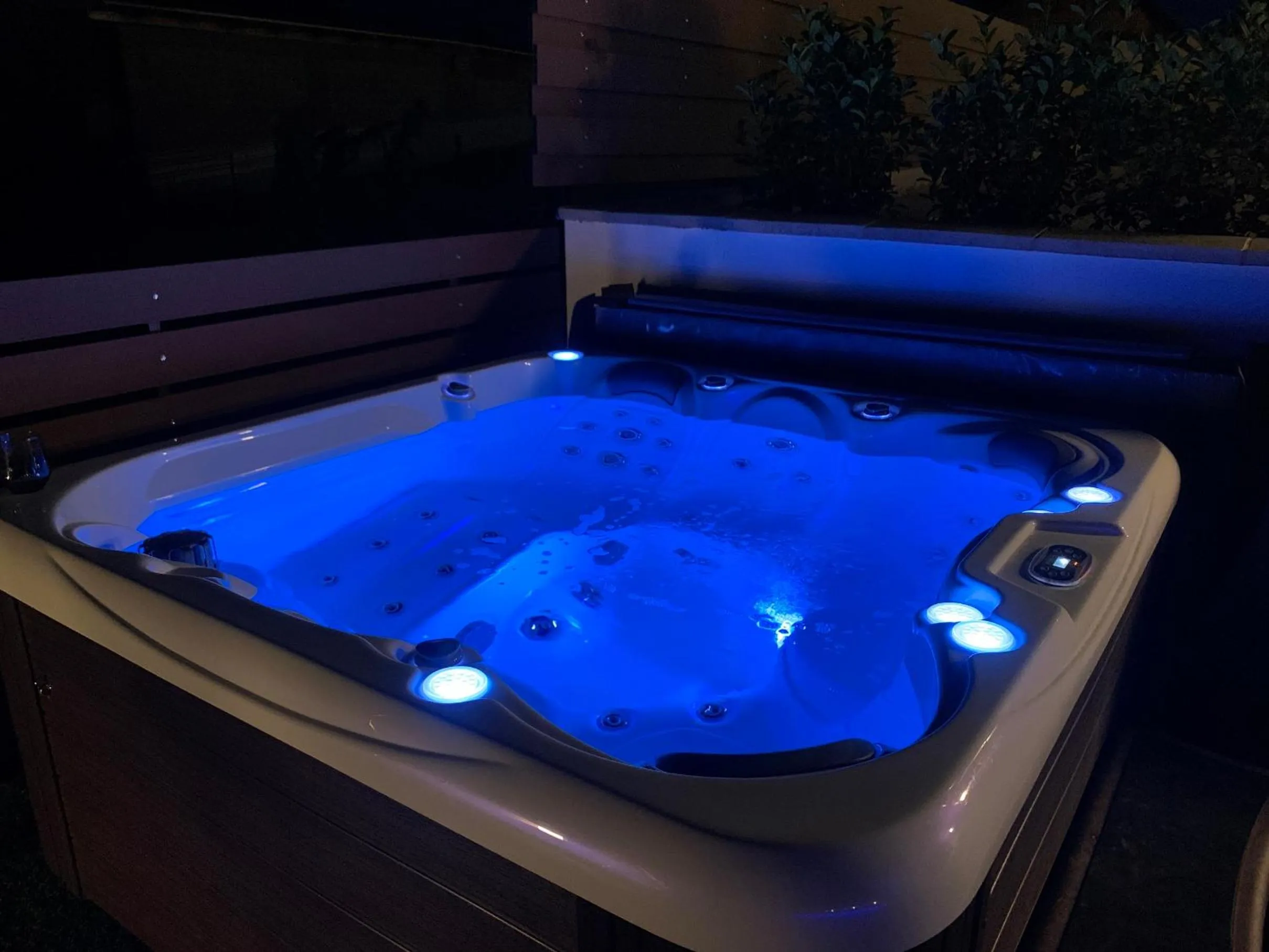 Hot Tub in Love and Dream Élményvilla